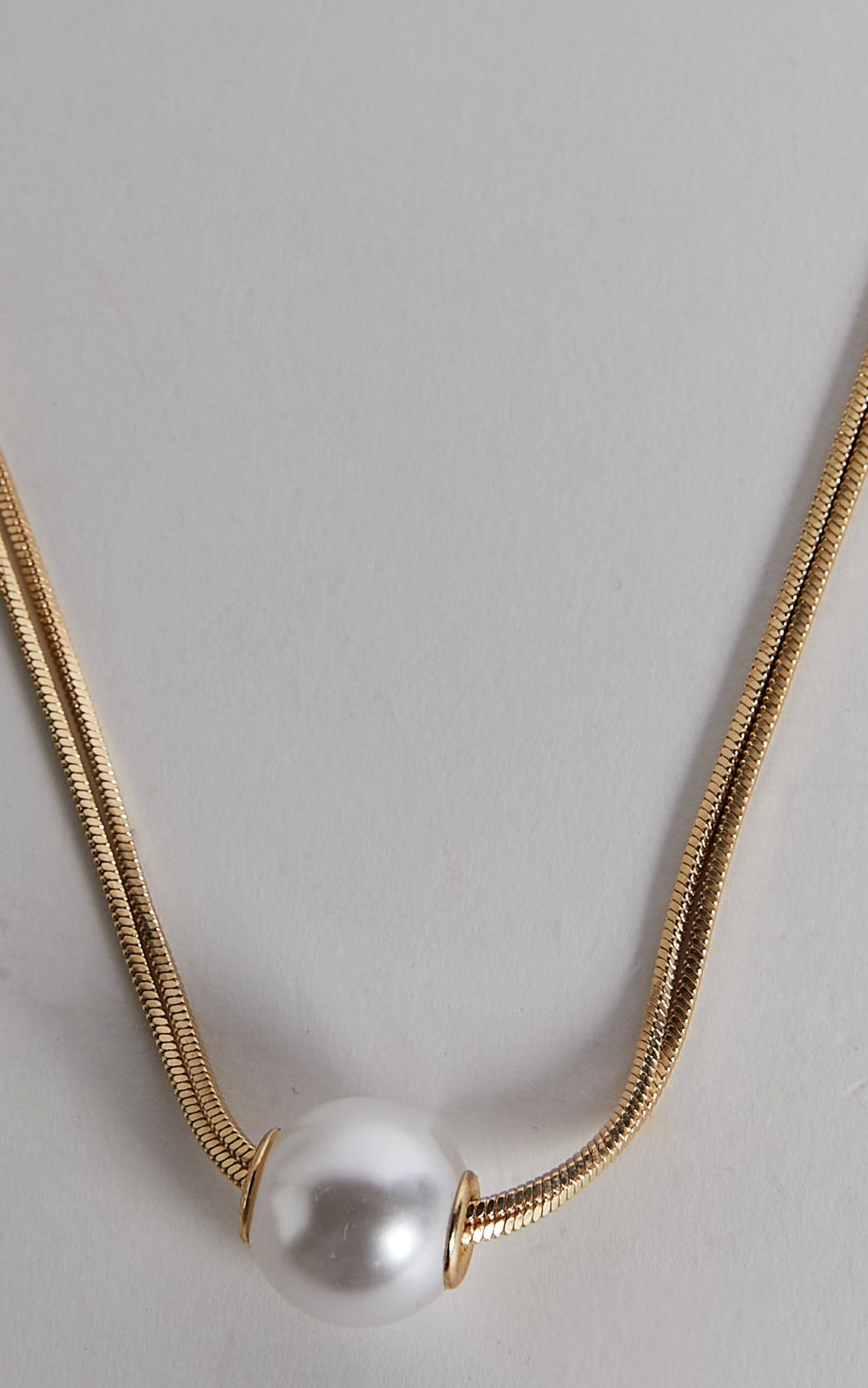 Carmie Pearl Necklace in Gold Pearl