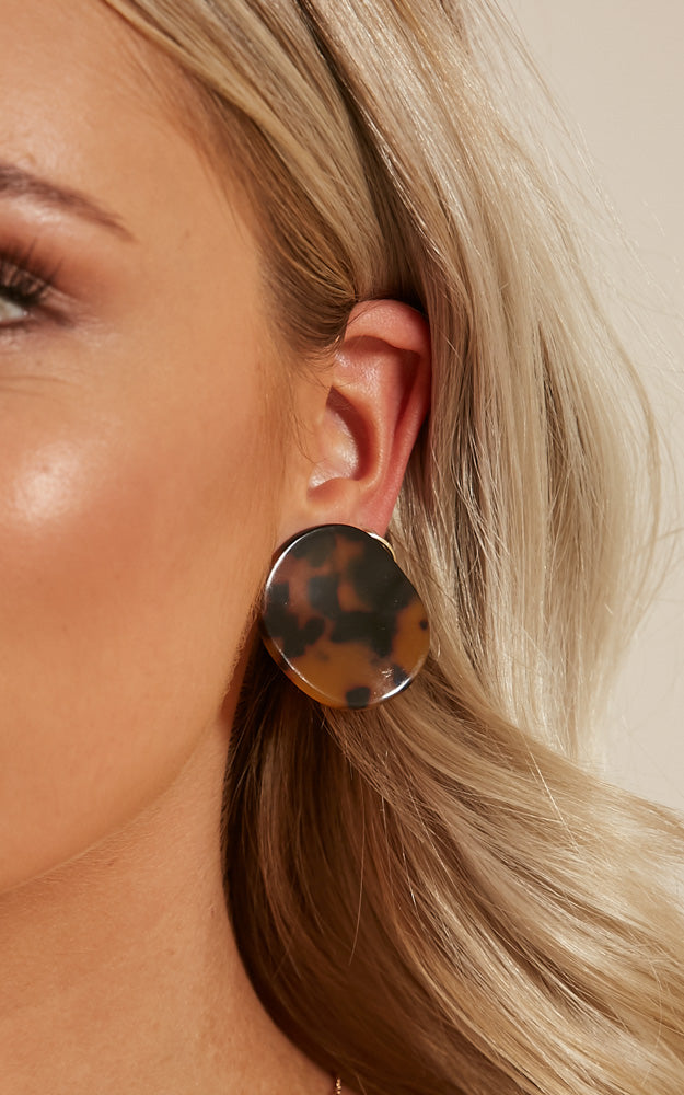Stay Low stud earrings in tortoiseshell