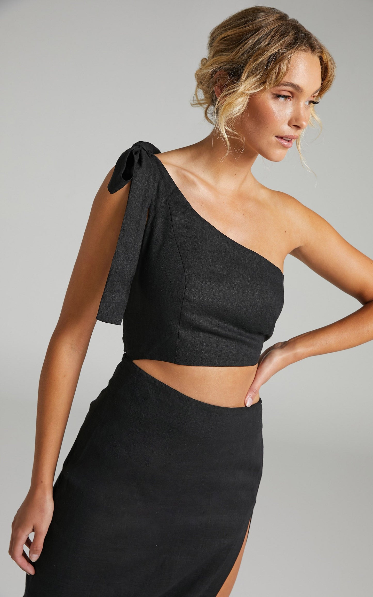 Amalie The Label - Claudette Linen Blend One Shoulder Cut Out Waist Side Split Midi Dress in Black