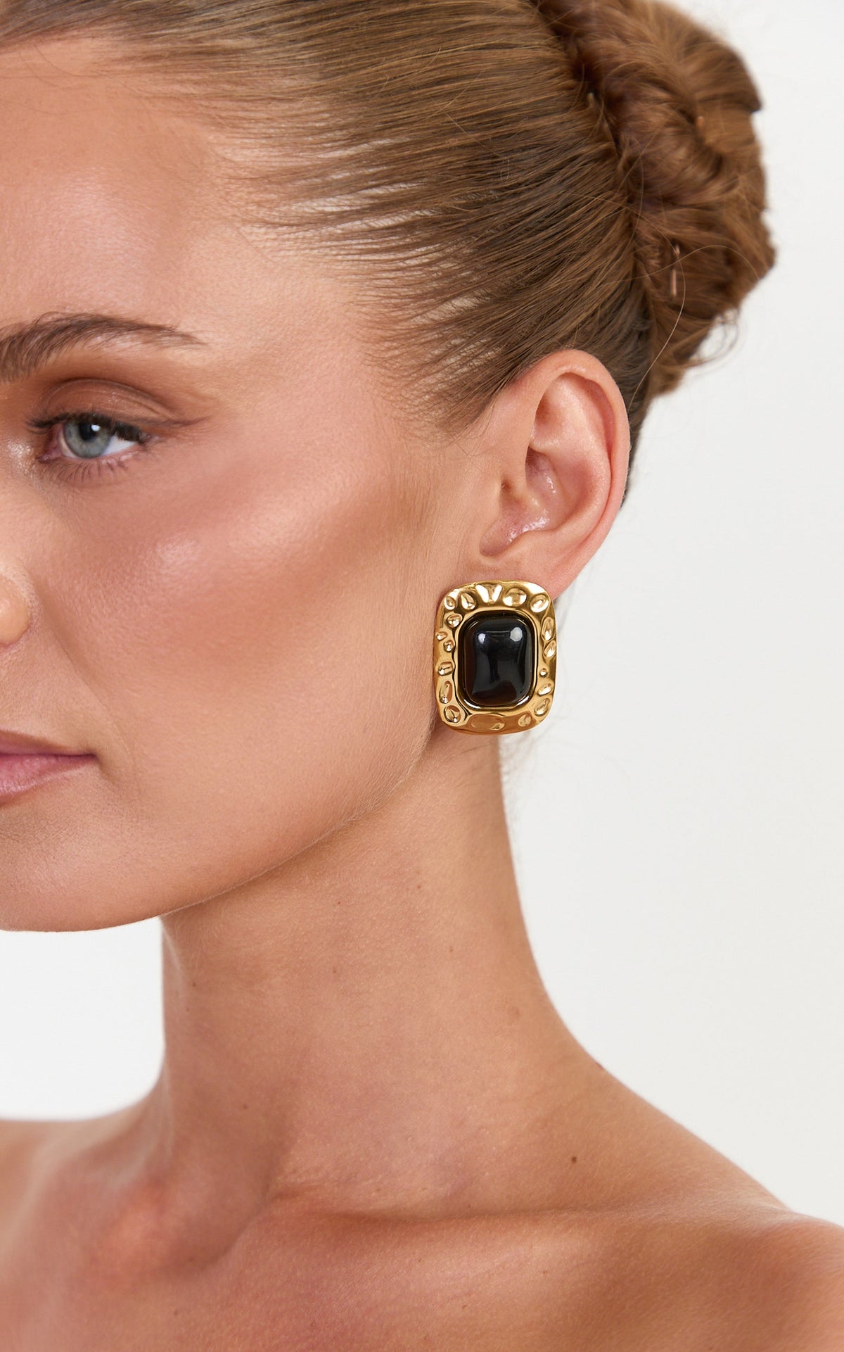 Cleo Earrings - Square Stud Earrings in Gold Plated 18k - Black