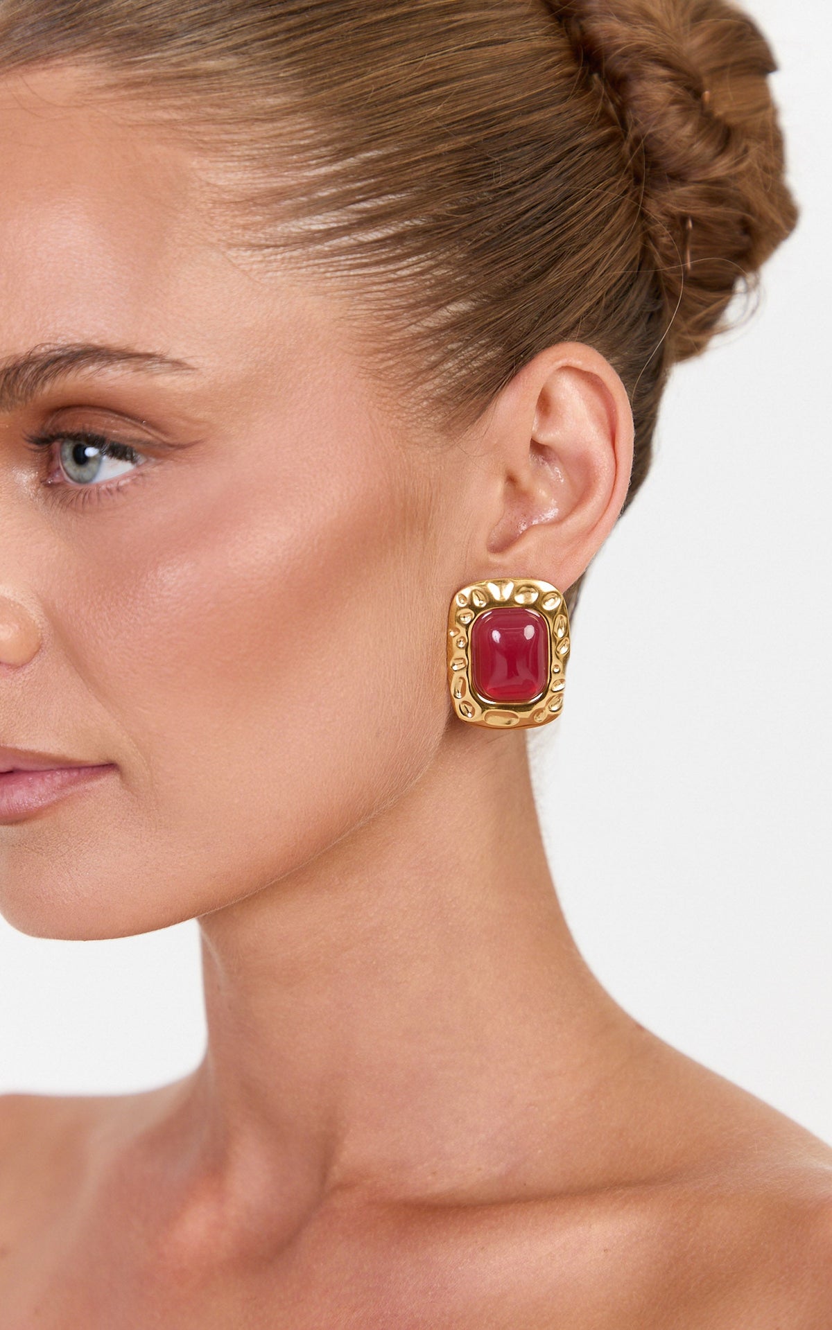Cleo Earrings - Square Stud Earrings in Gold Plated 18k - Red