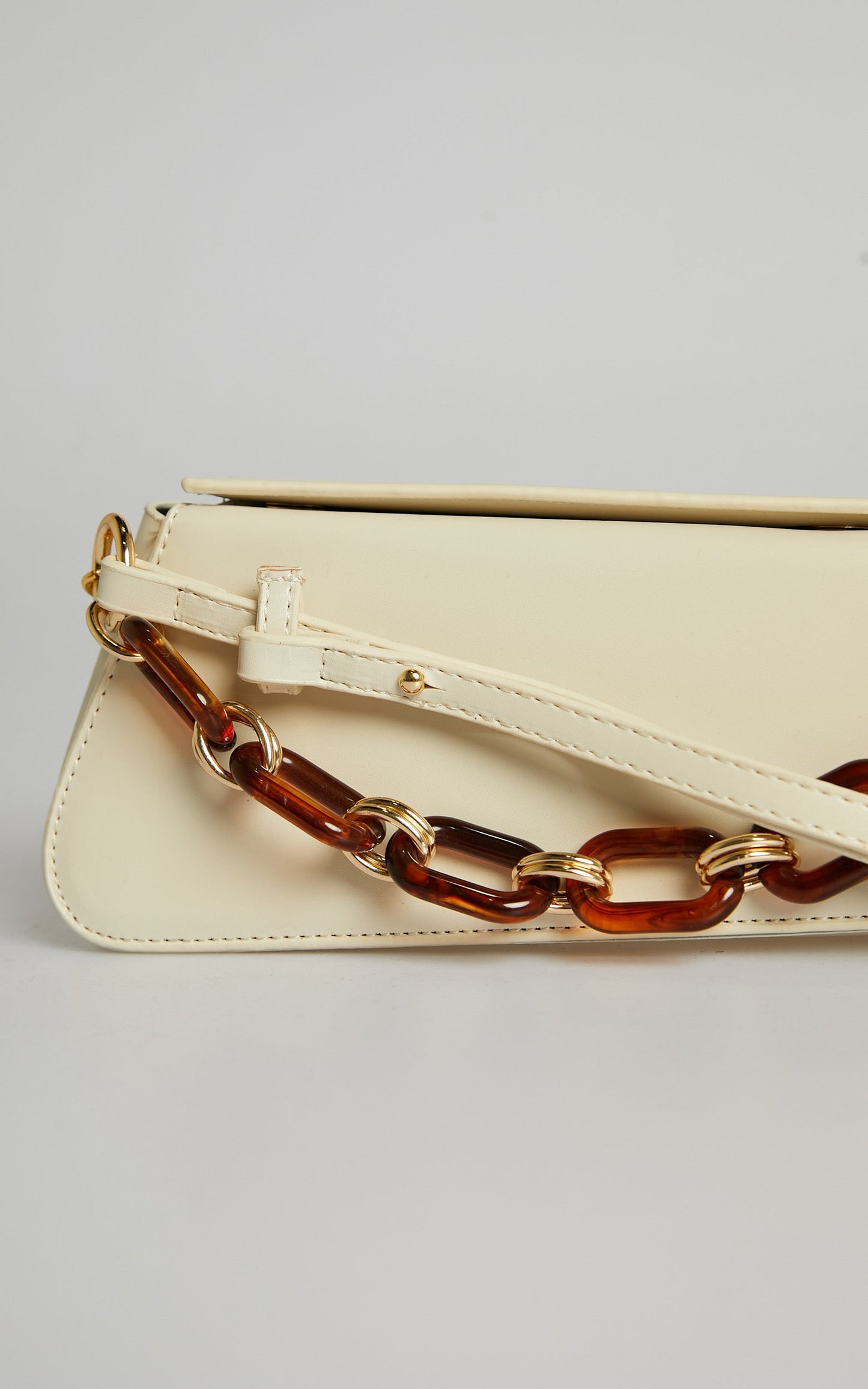 Shailene Chunky Chain Shoulder Bag in White