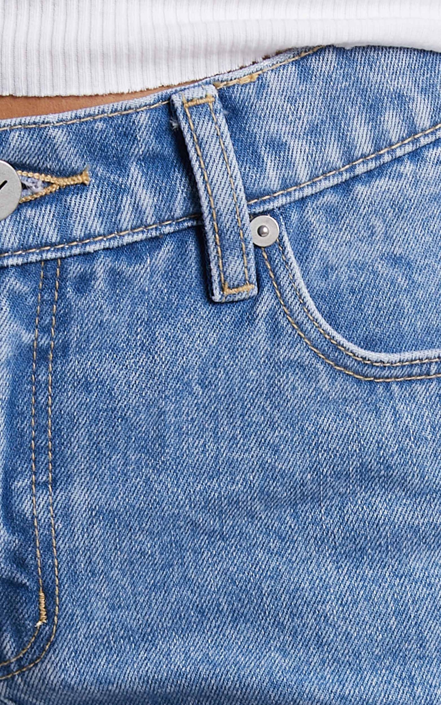 Abrand - A '99 Low Denim Short in MID BLUE