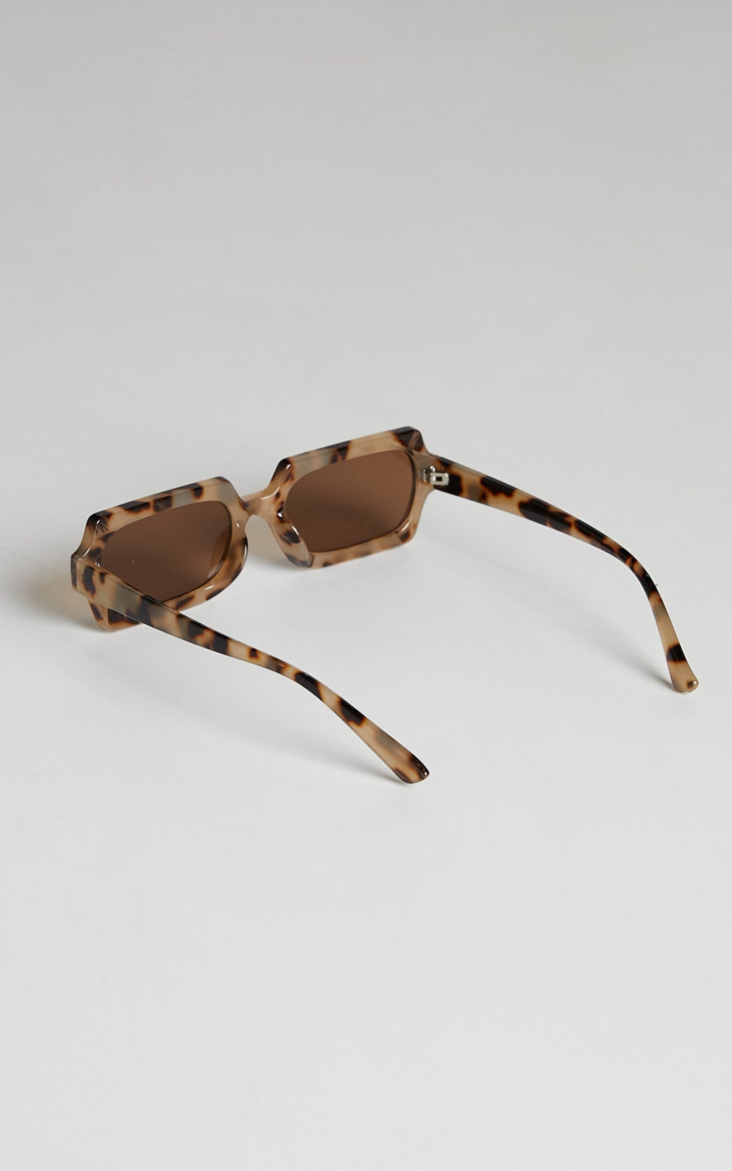 Venus Sunglasses in Tortoise Shell