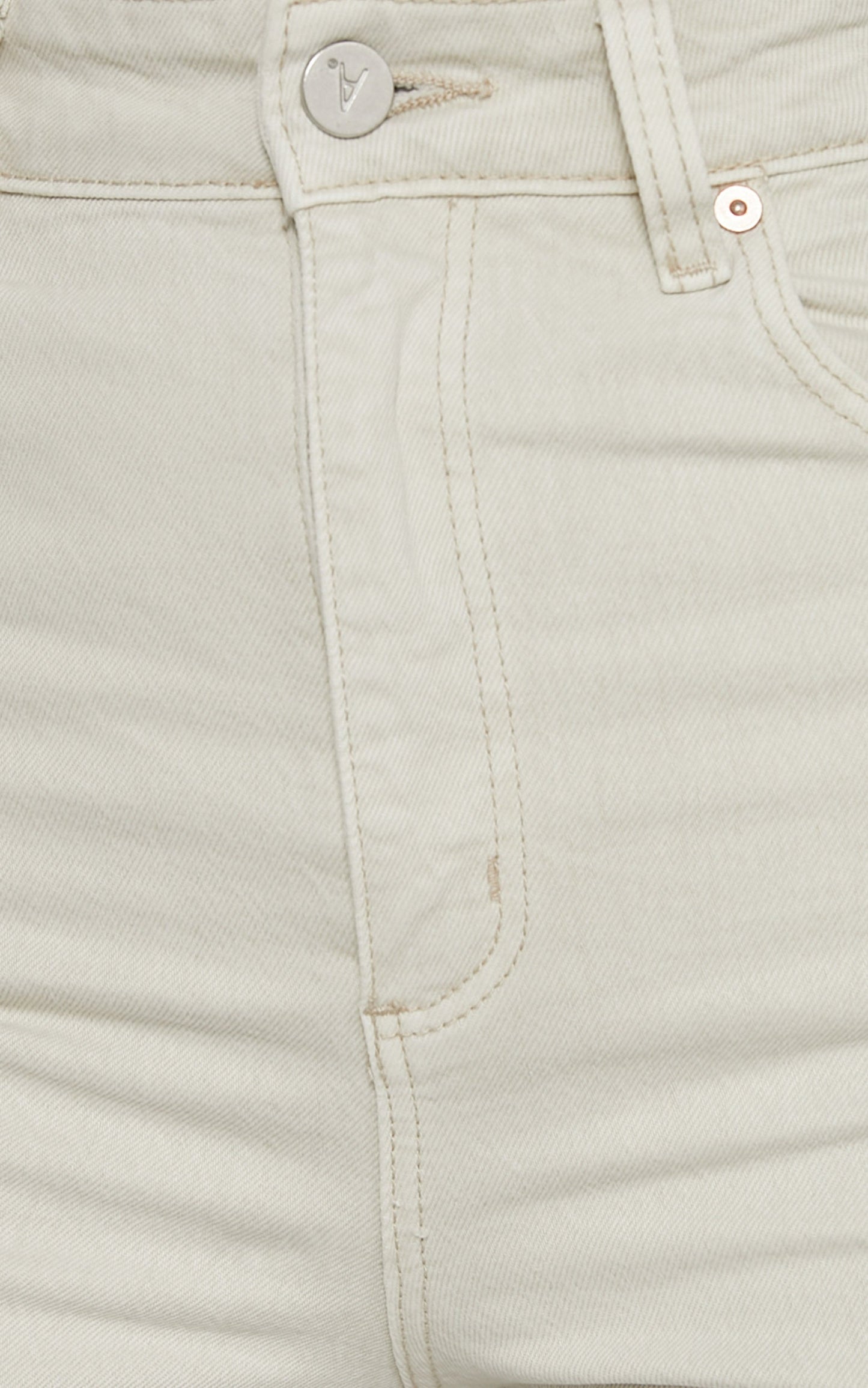 A 94 High & Wide White Sand in White Sand