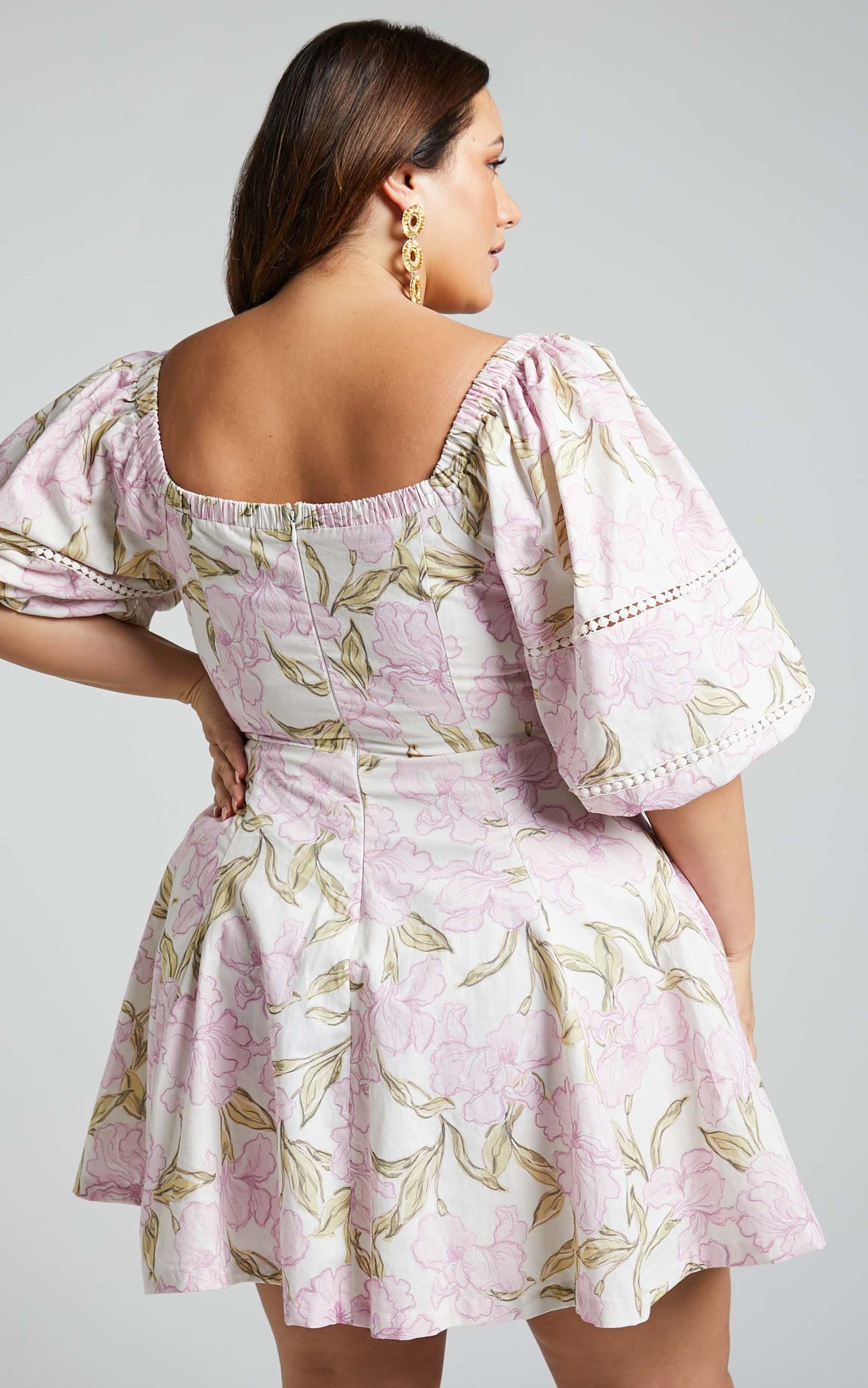 Amalie The Label - Adora Linen Look Blend Gathered Cross Front Fit and Flare Mini Dress in Isia Floral
