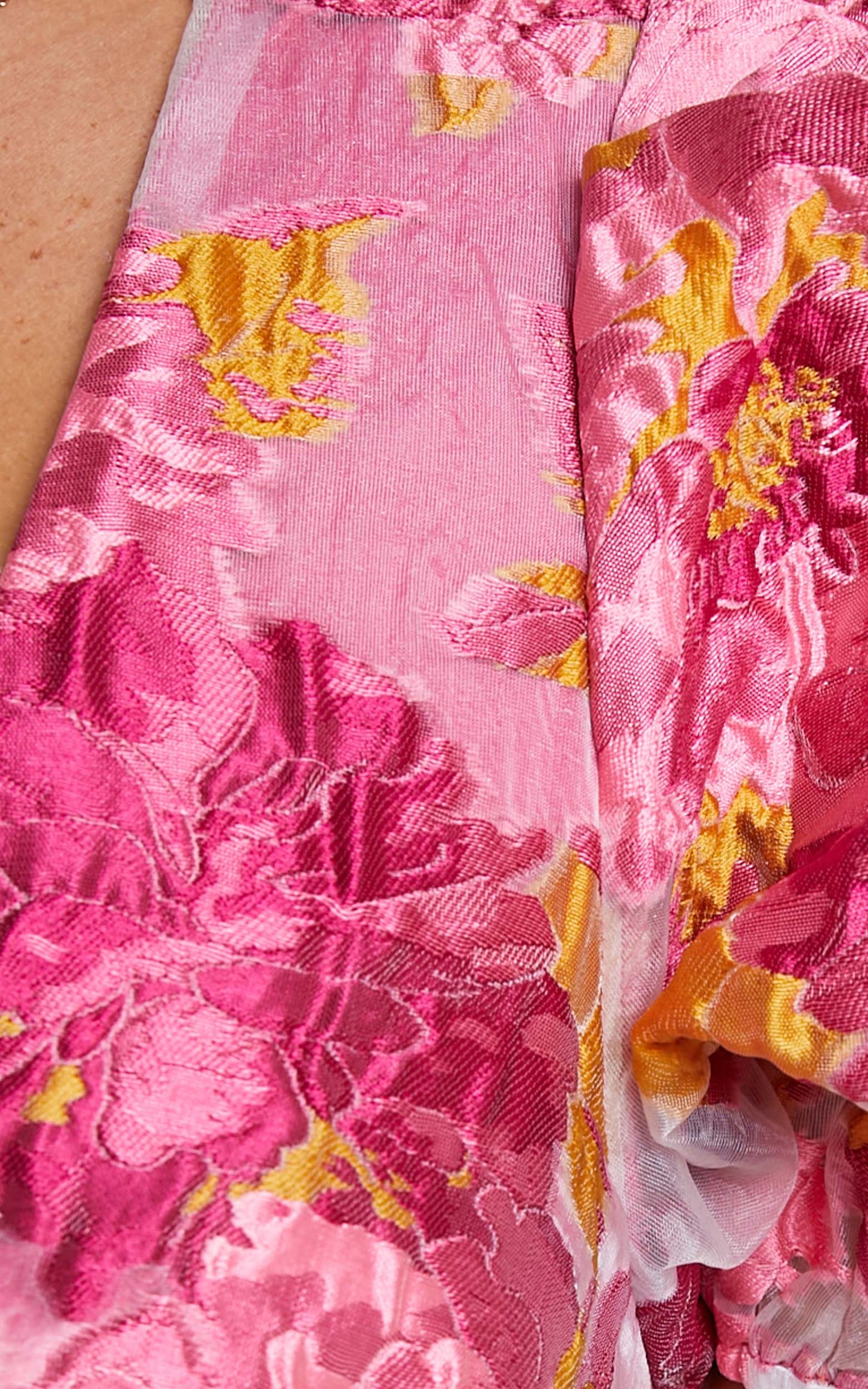 Brailey Top - Puff Sleeve Crop Top in Pink Jacquard