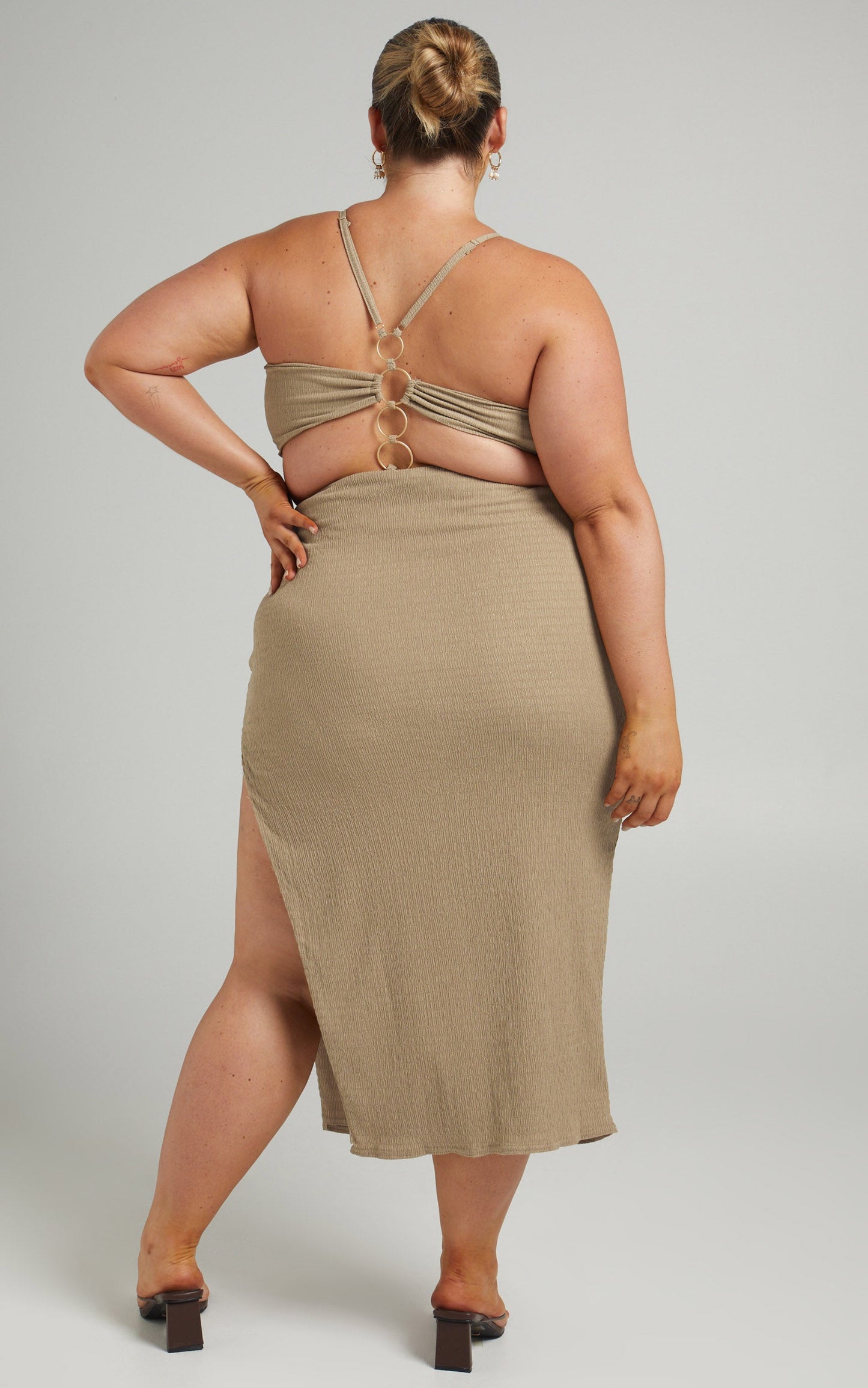Amarilly Midi Dress - Ring Halter Neck Cocktail Dress in Taupe