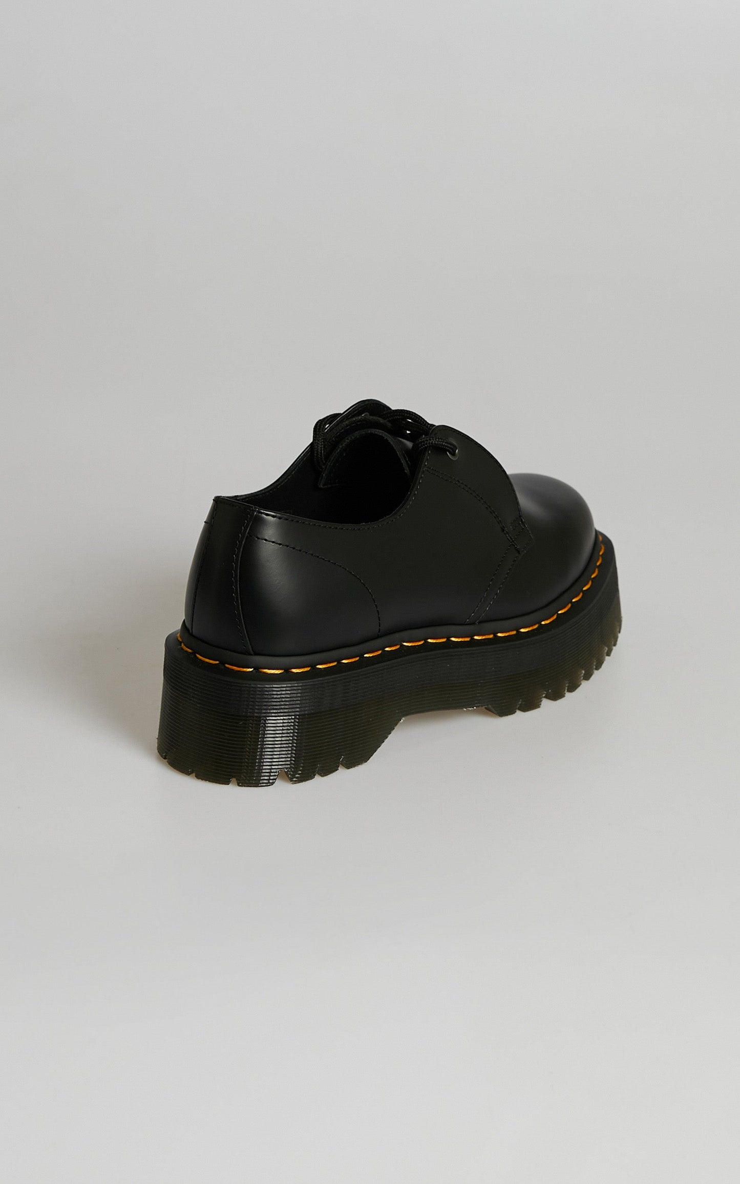 Dr. Martens - JARRICK LO 3 TIE SHOE in Black Smooth