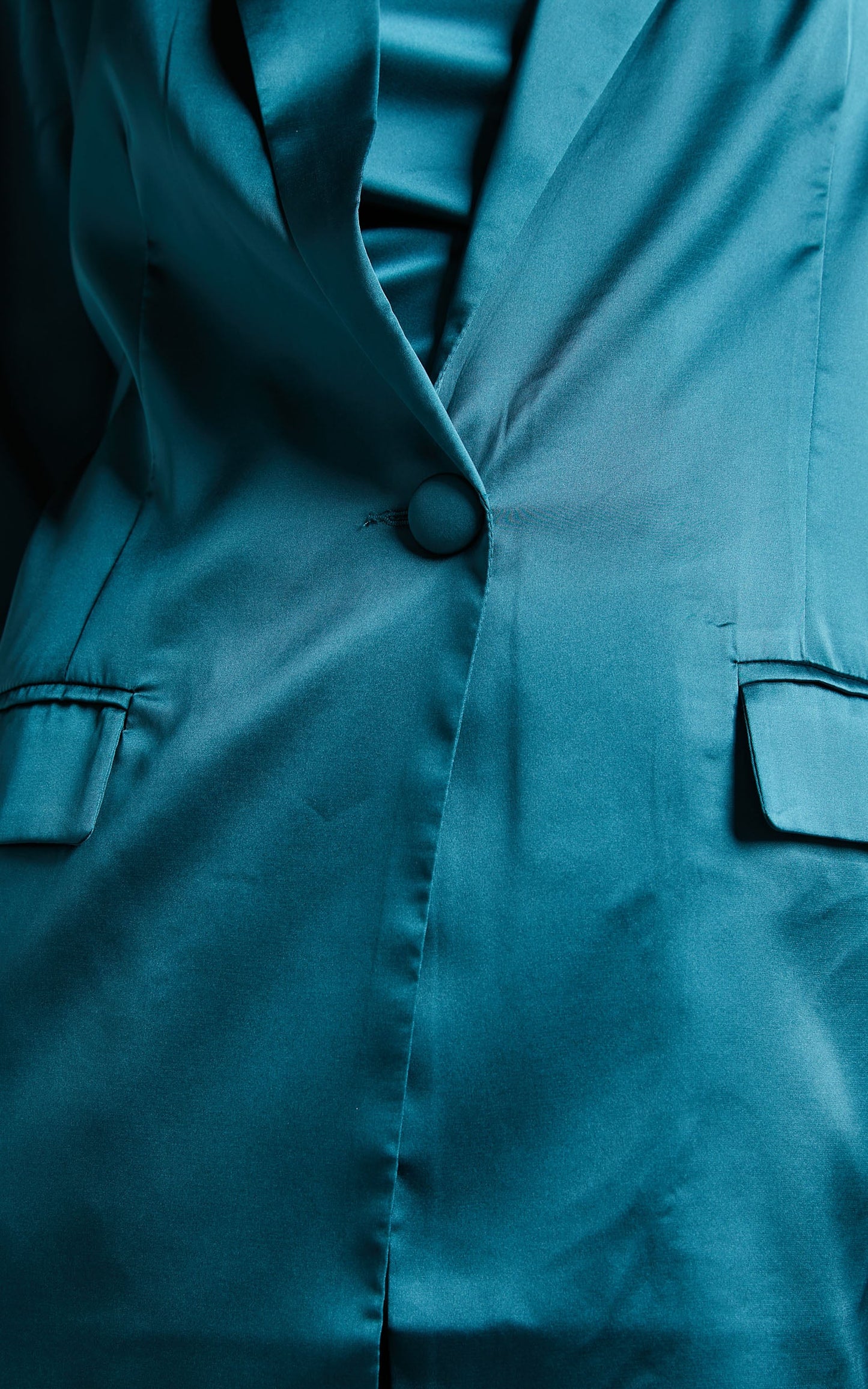 Hayien Blazer - Single Breasted Longline Satin Blazer in Teal