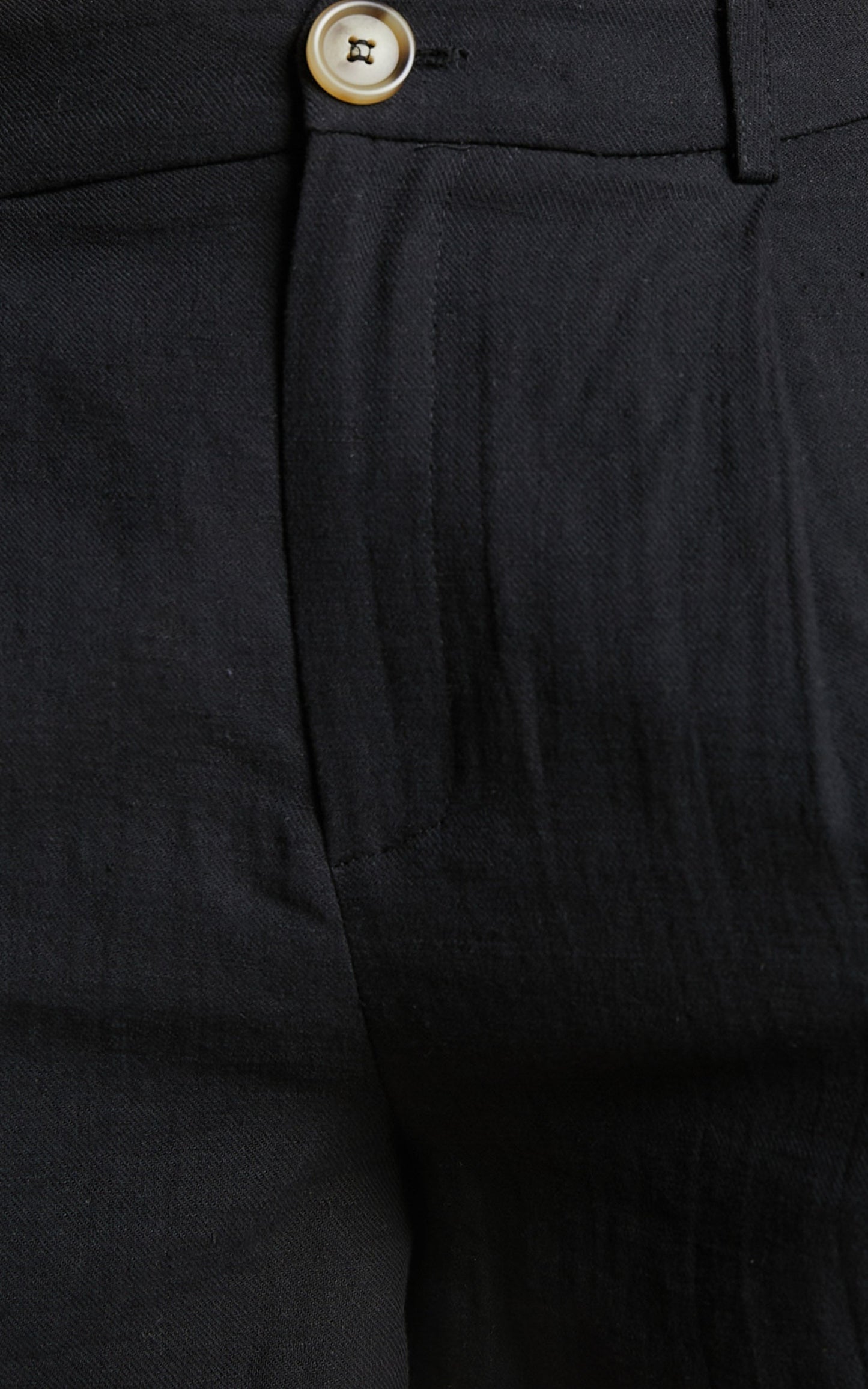 Jhaima Shorts - Linen Look Tailored Bermuda Shorts in Black