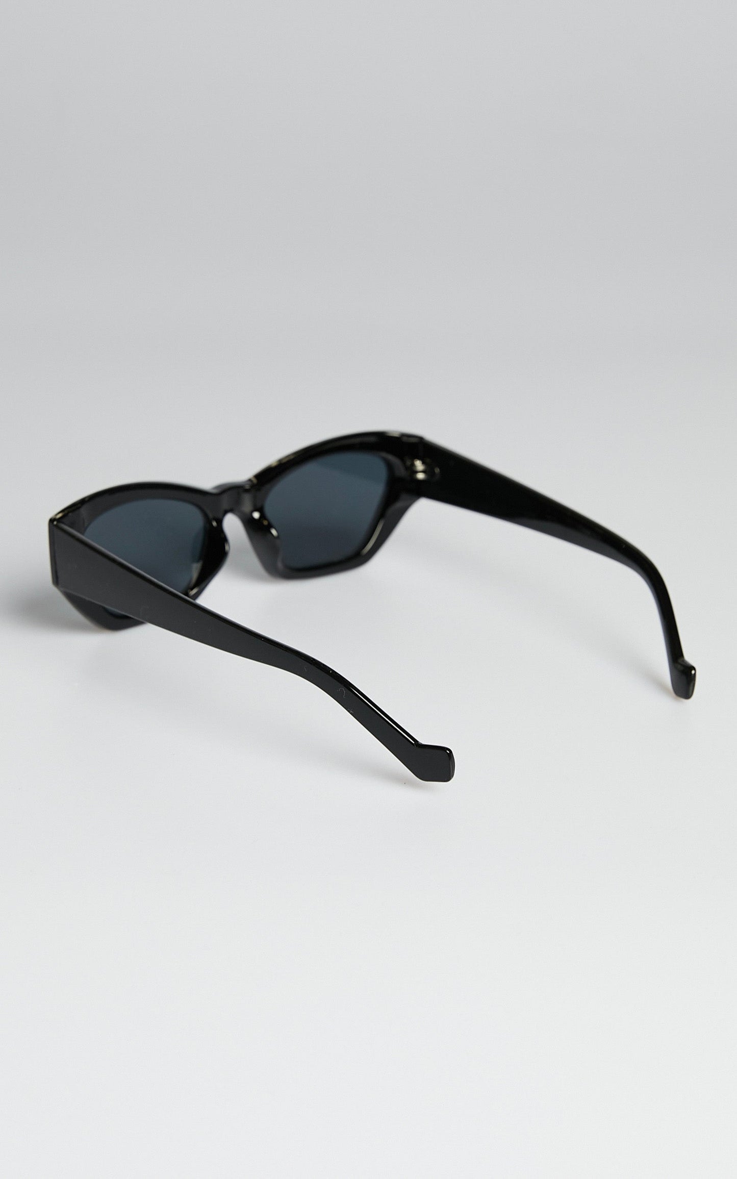 Melora Sunglasses in Black