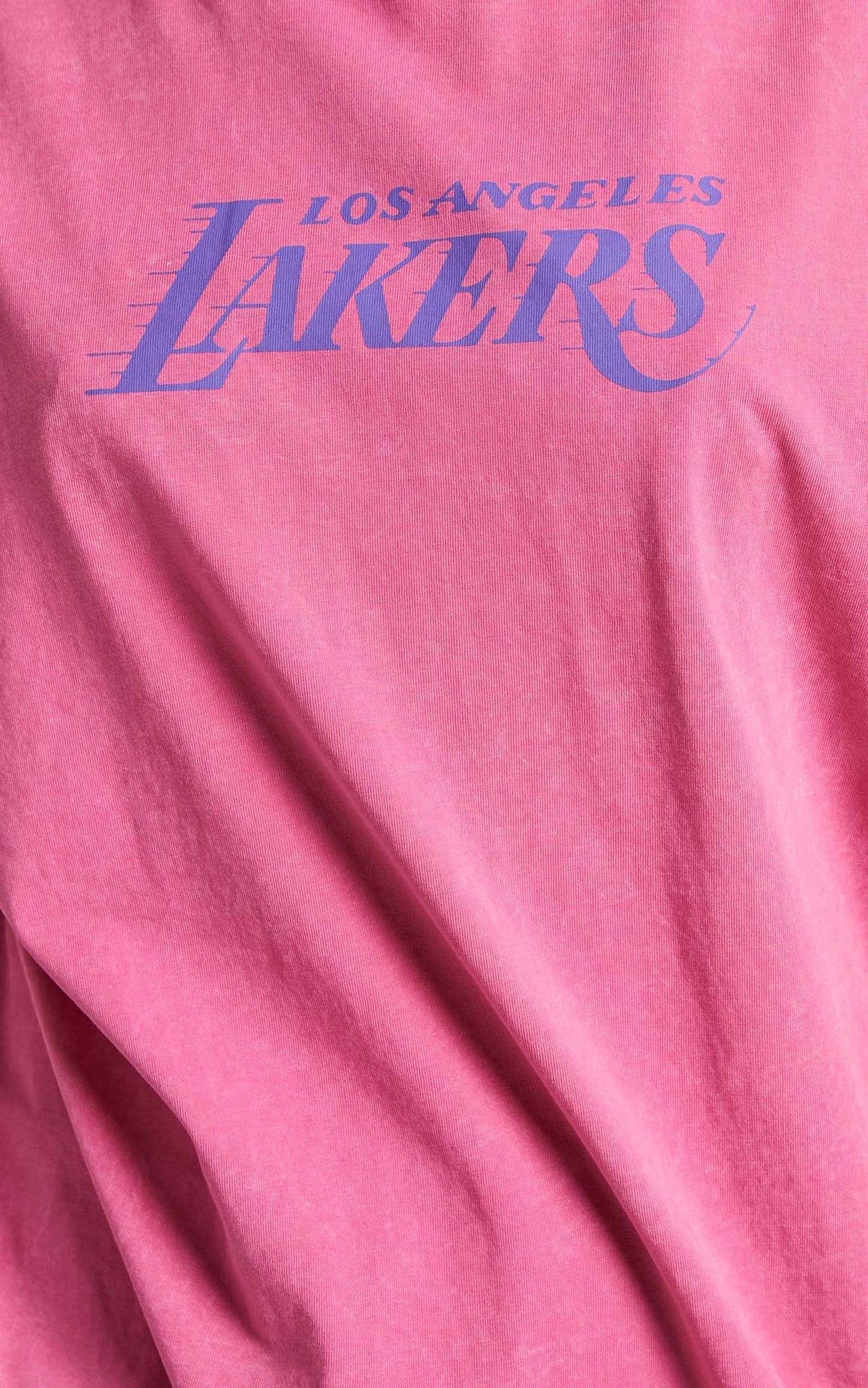 Mitchell & Ness - Lakers Little Locker Room Logo Tee in Rose