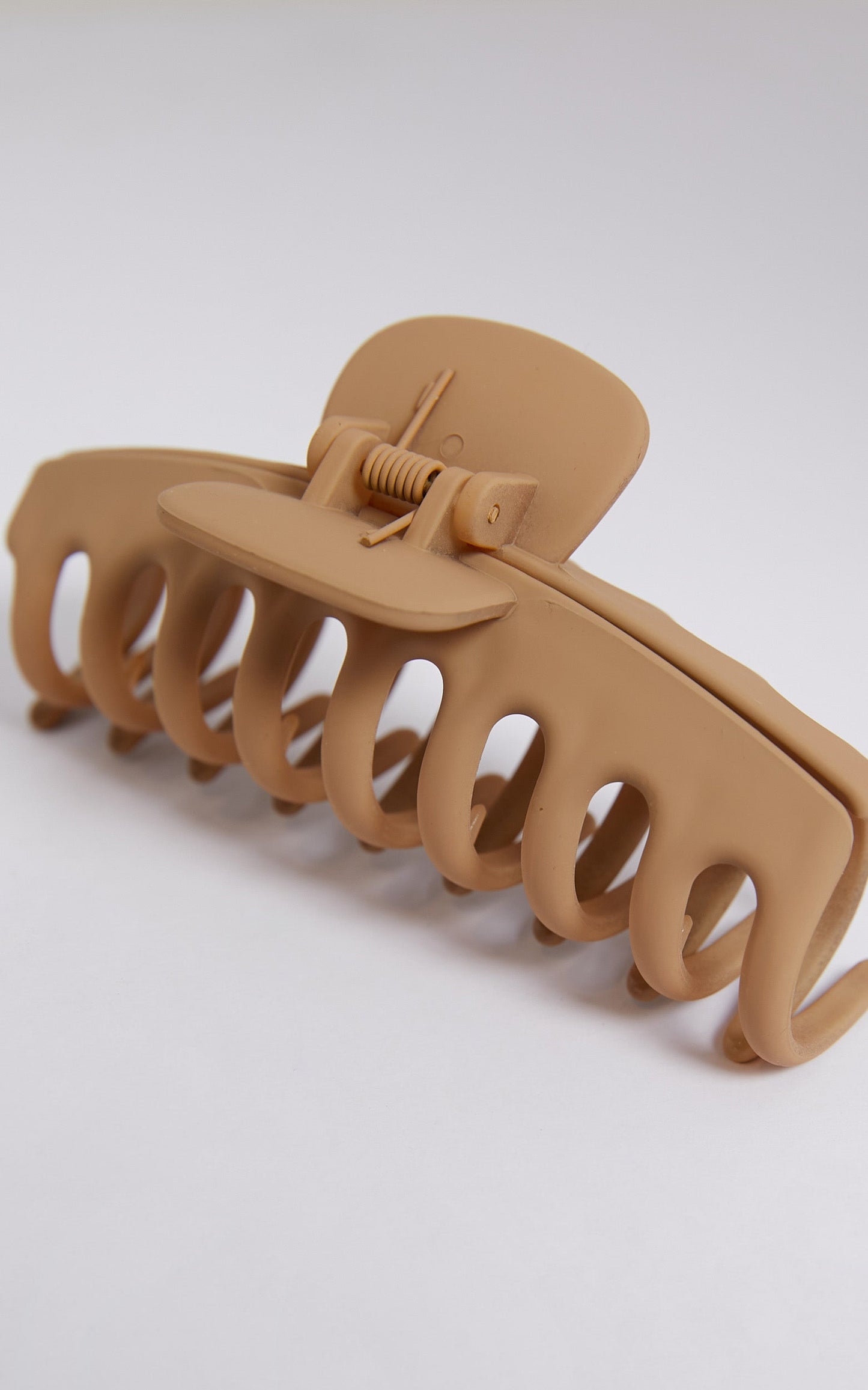 Ophel Claw Hair Clip in Mocha
