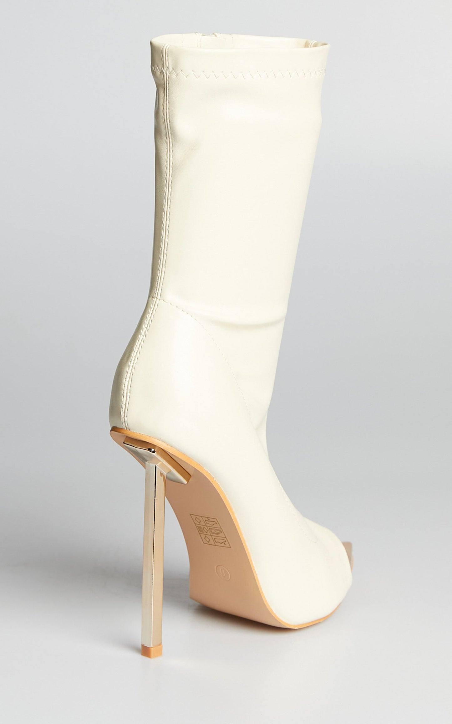 Public Desire - Independent Boots in ECRU