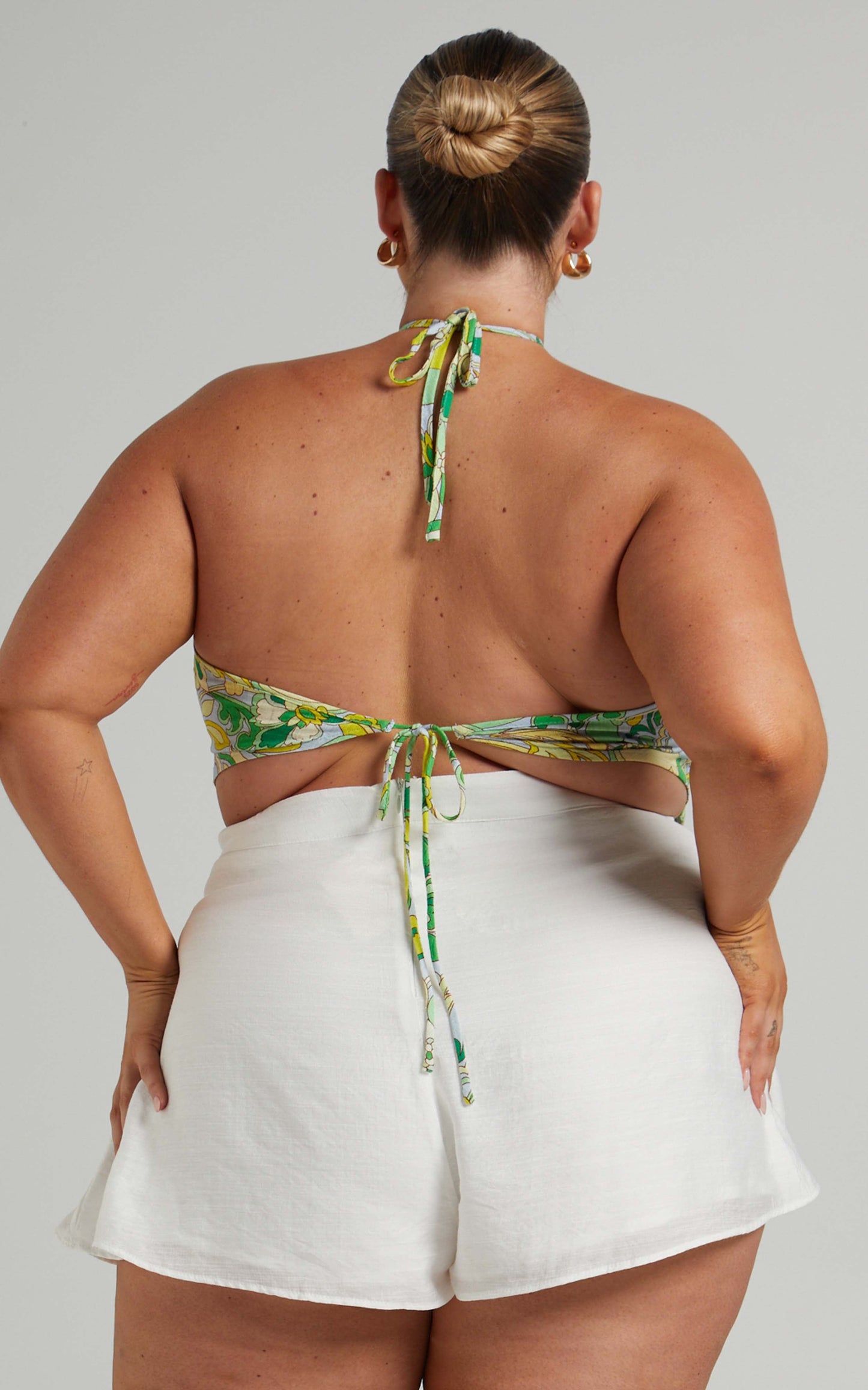 Elora Diamond Halter Cropped Top in California Dreamin