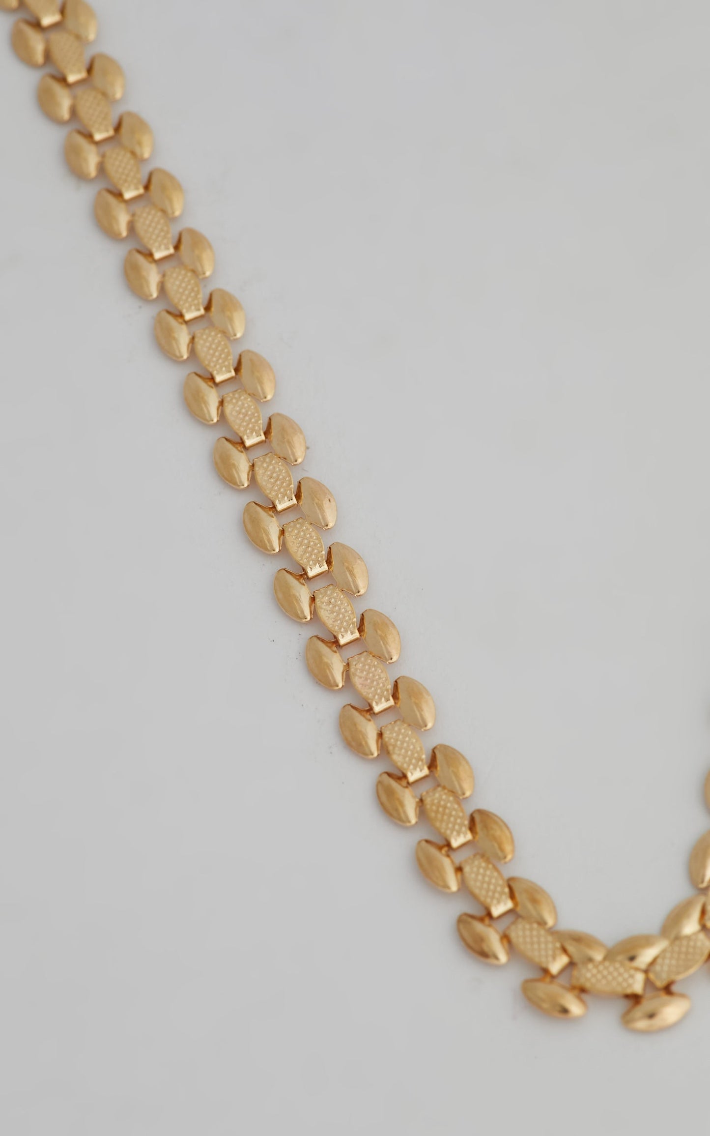Scarleth Necklace in Gold