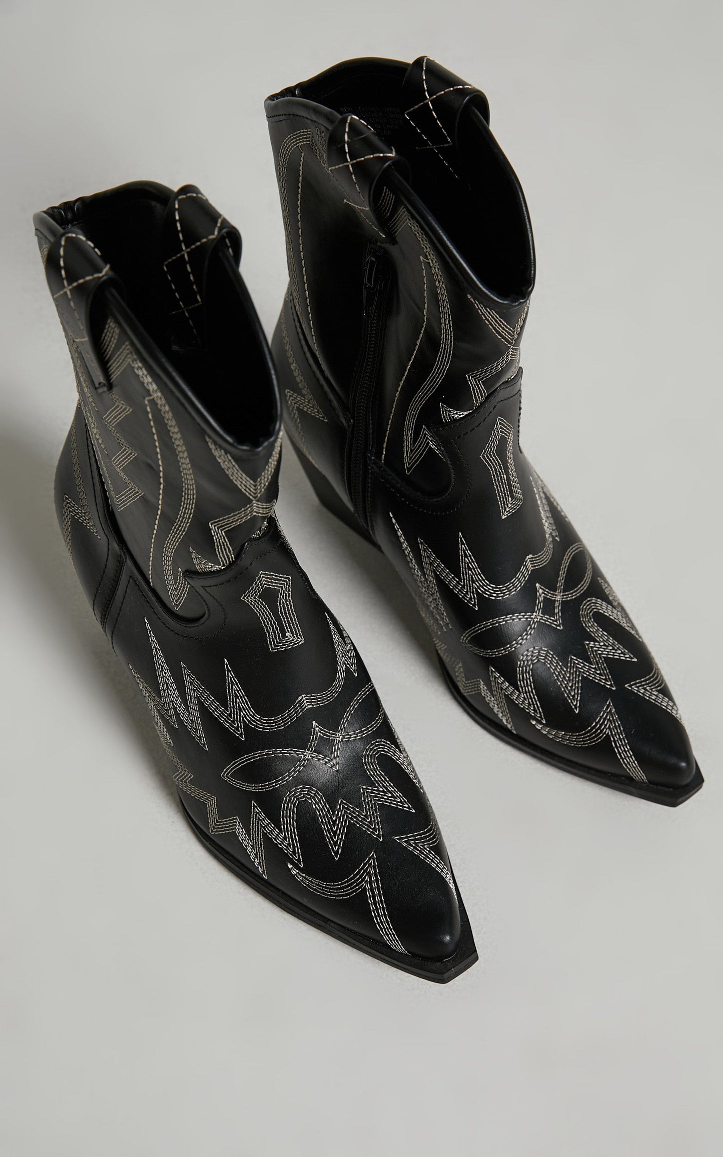Therapy - Outlaw Boots in Black / White
