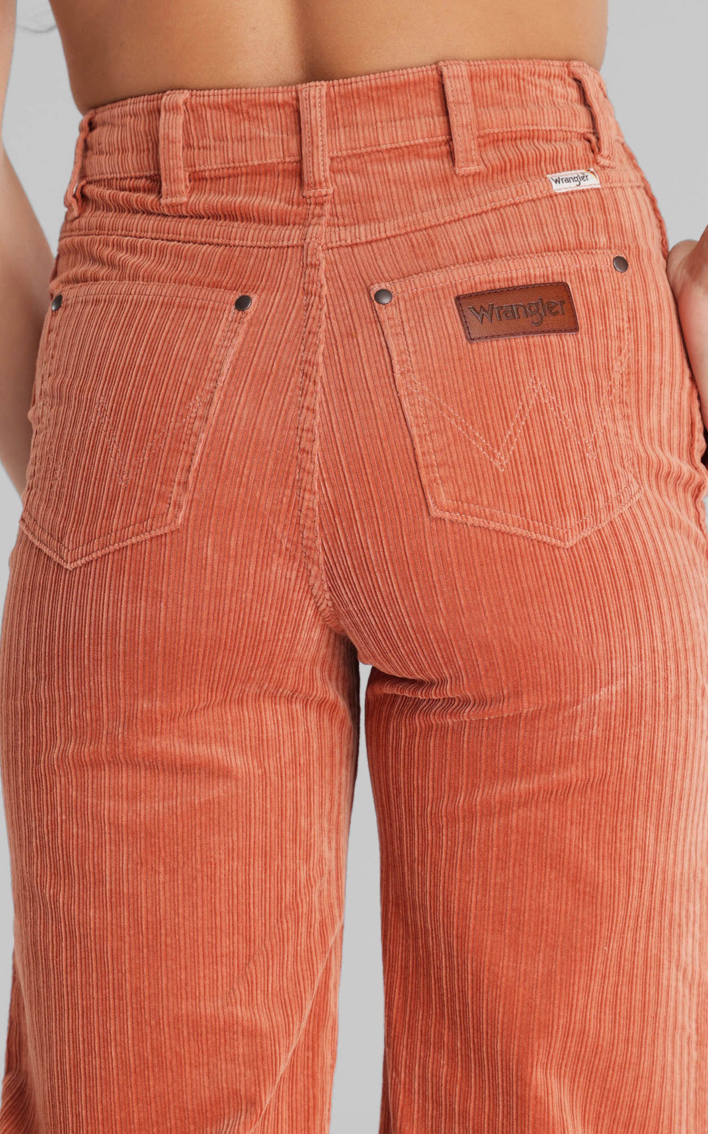 Wrangler - HI BELLS Cord in SAFFRON CORD