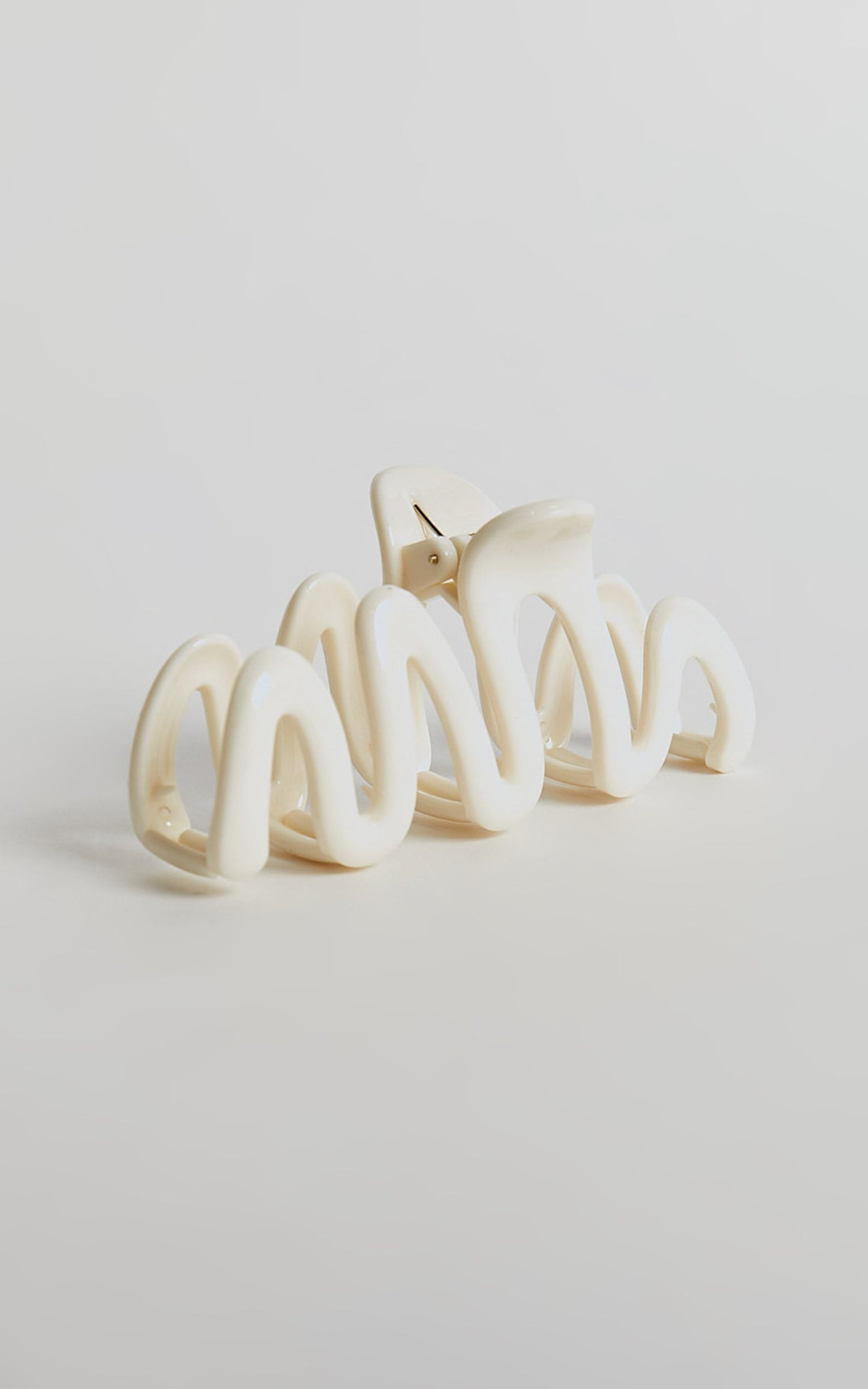 Zyla Hair Clip - Swirl Detail Claw Clip in Cream