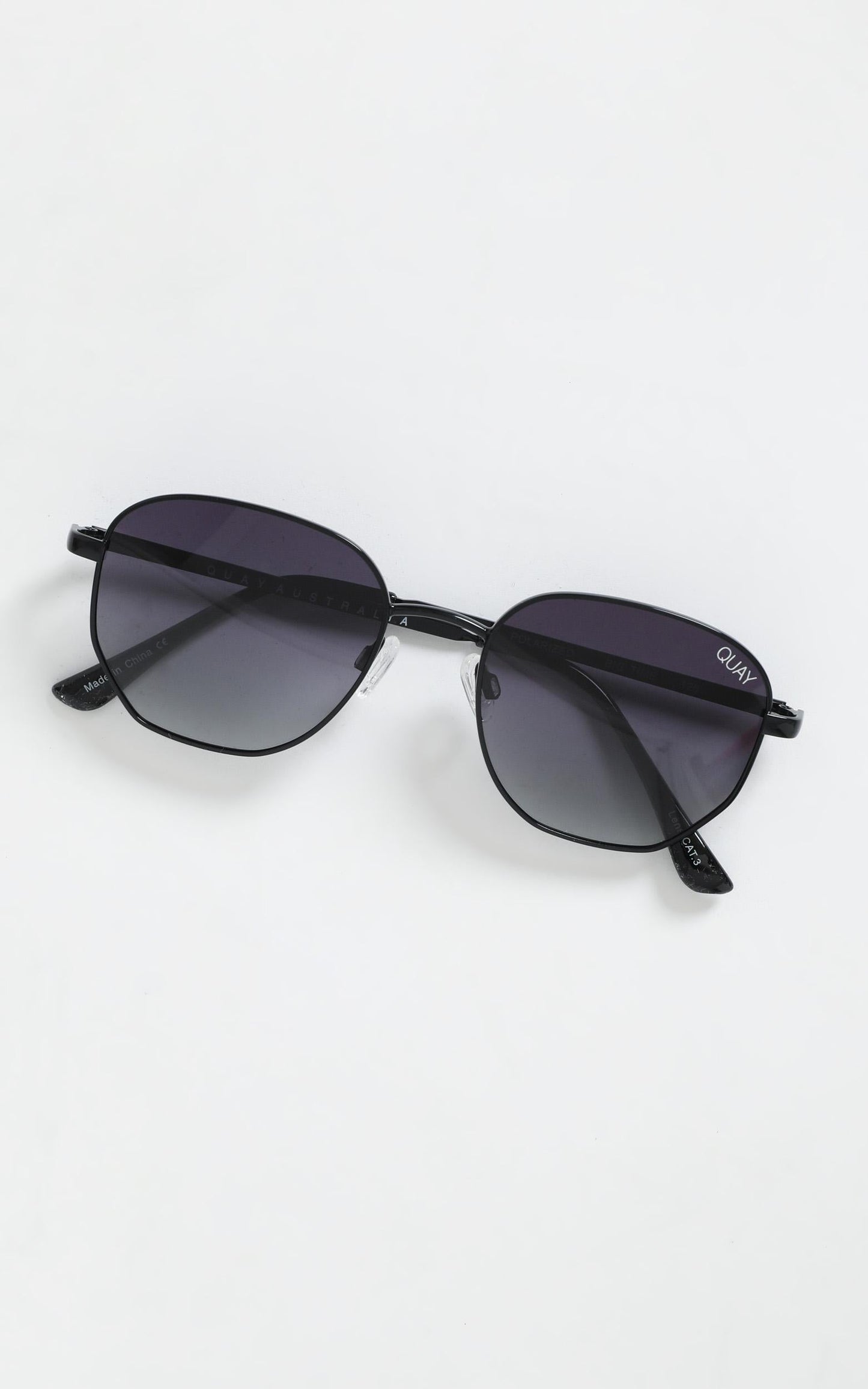 Quay - Big Time Sunglasses In Black and Smoke Lens