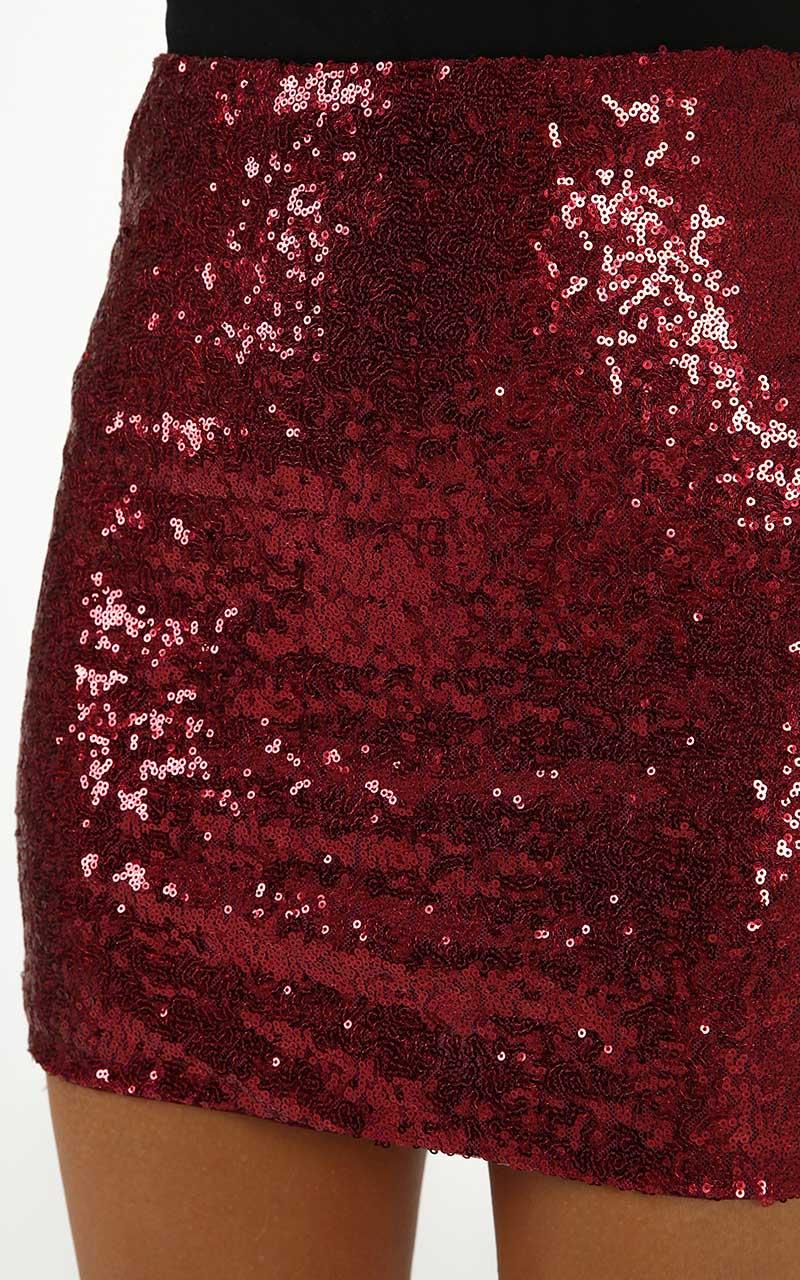 Glitter Smile Skirt In Wine Sequin