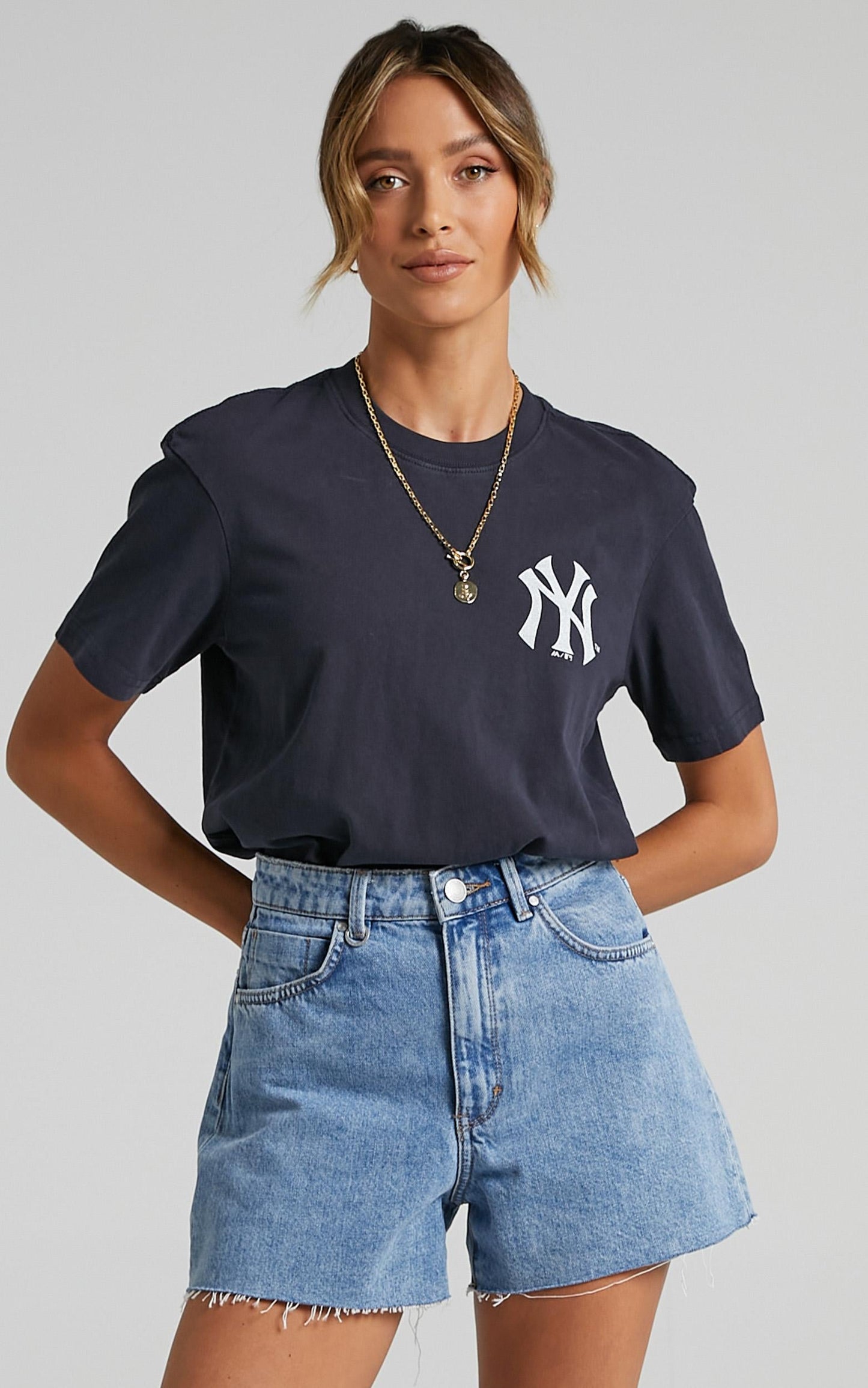 Majestic - Elle OD Boxy Tee Yankees in Faded Black