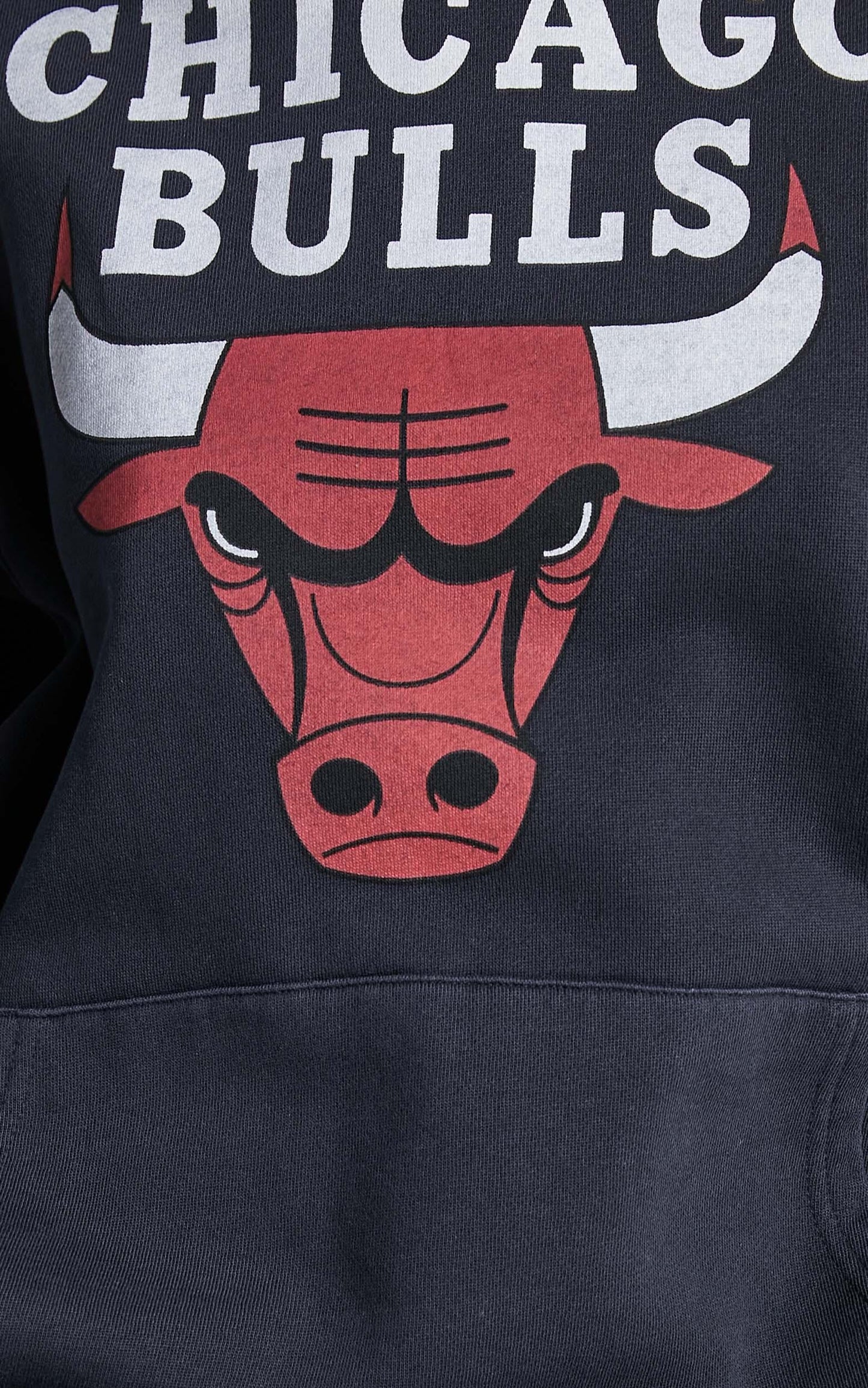 Mitchell & Ness - Vintage Classic Logo Hood Bull in Faded Black