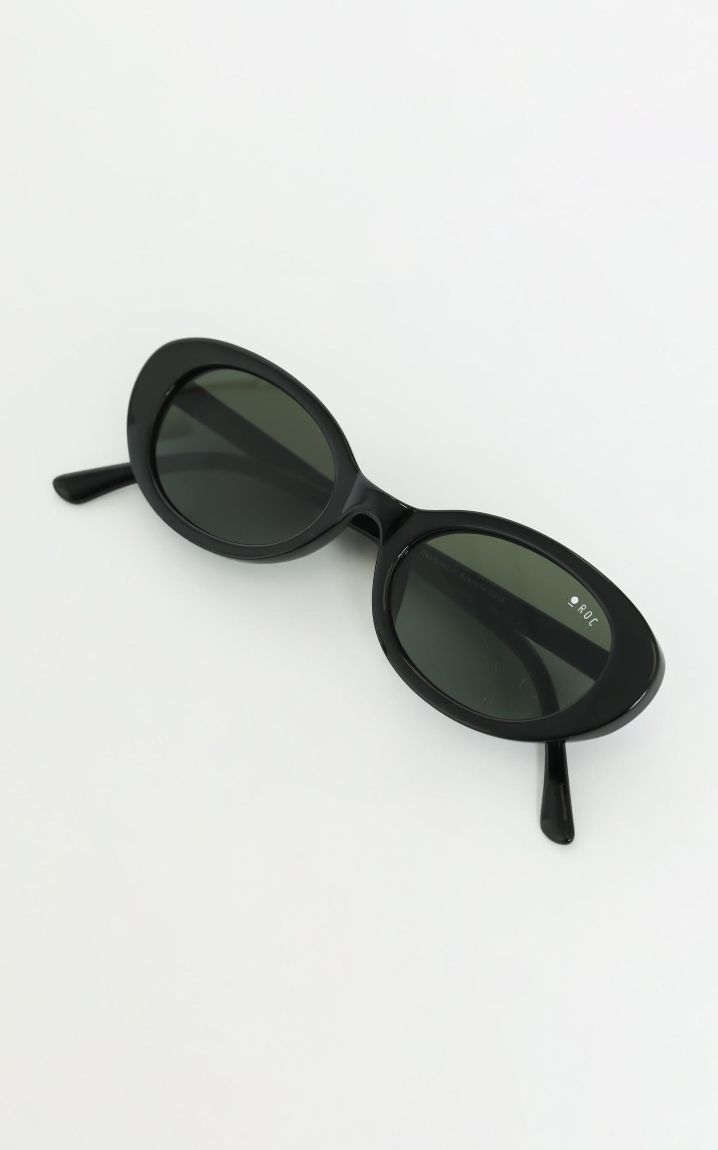 Roc - Flirty Sunglasses in Black