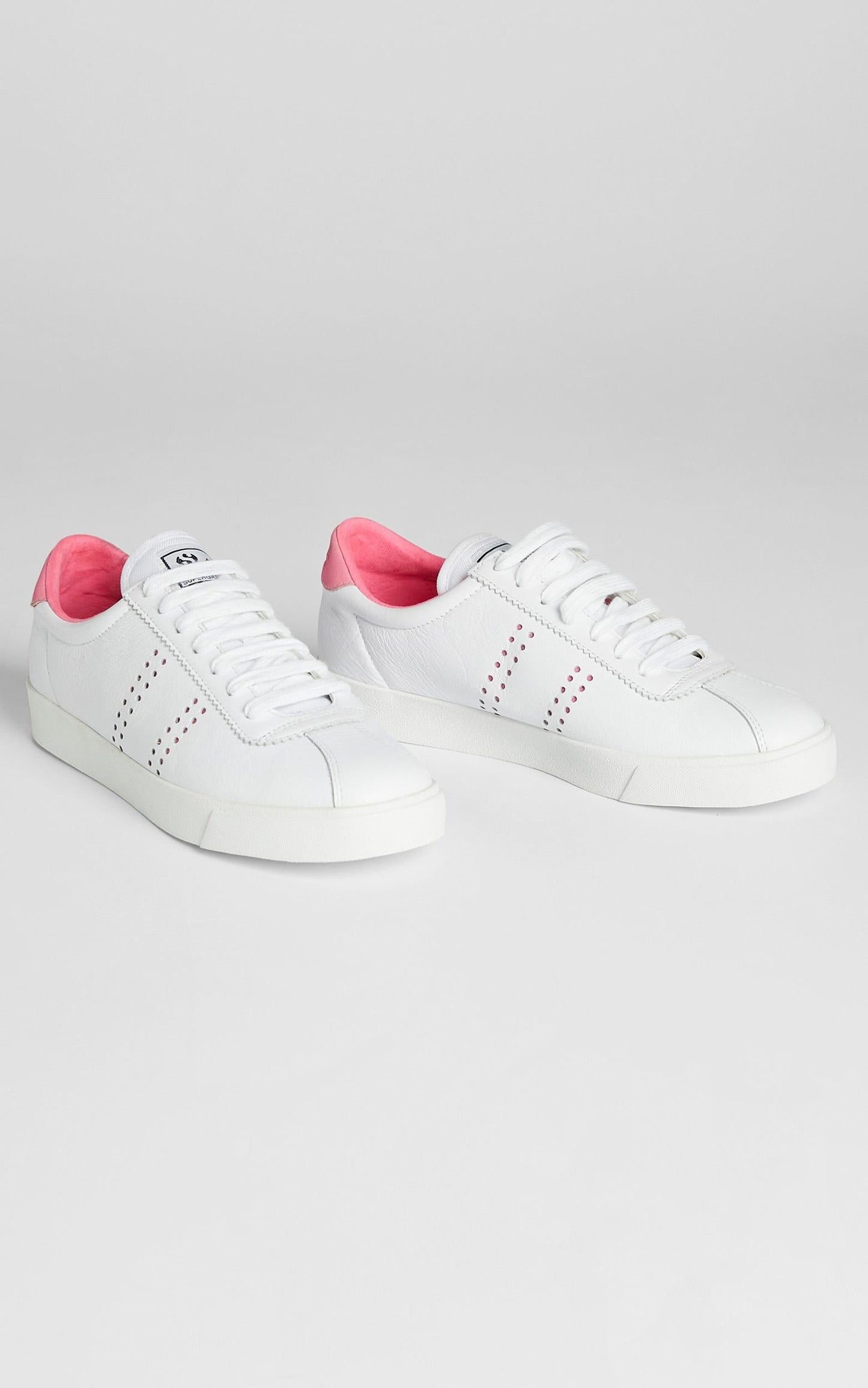 Superga - 2843 Club S Chromapeek Sneakers in A4R White Natural