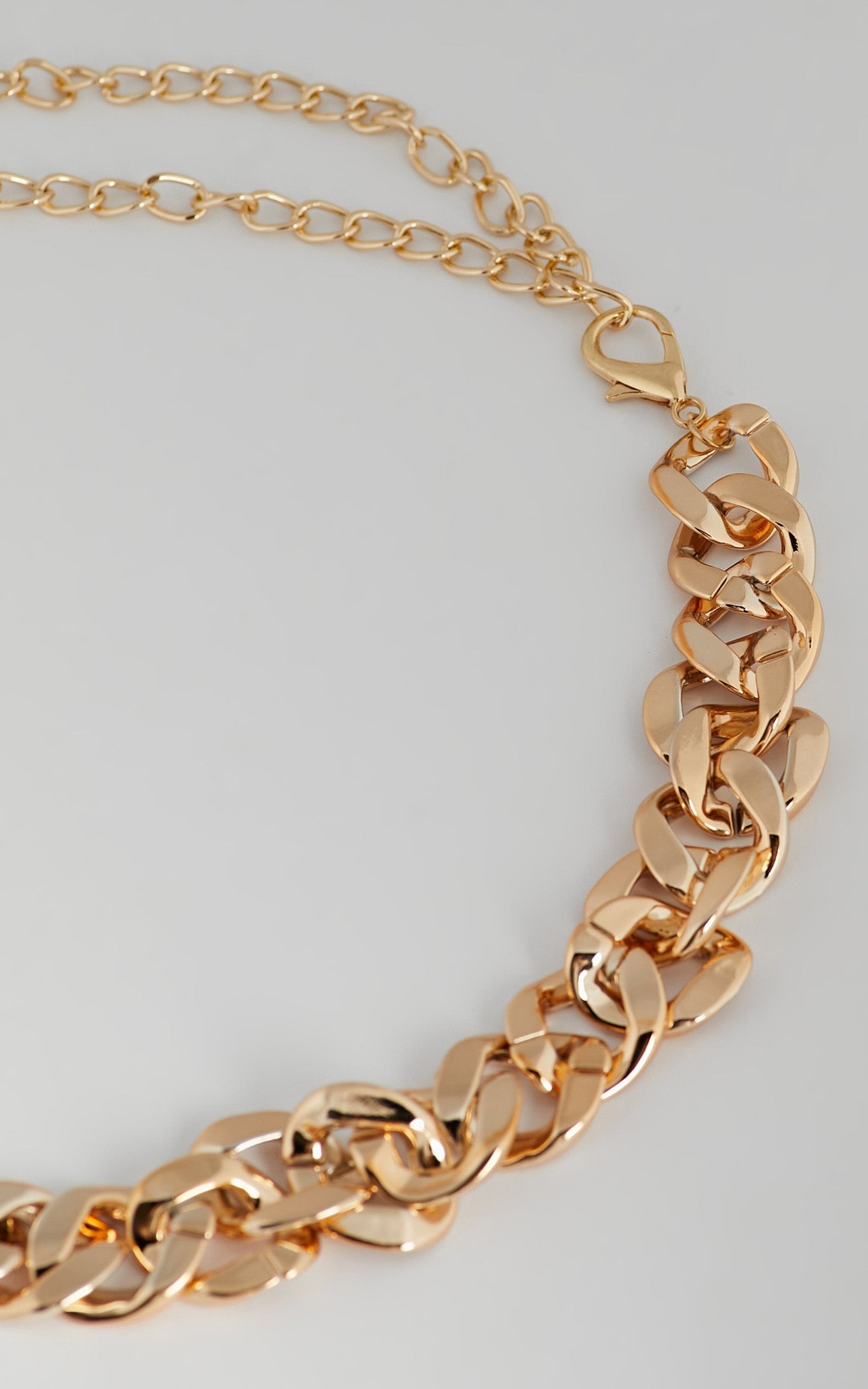 Lilyana Chain Belt in Gold
