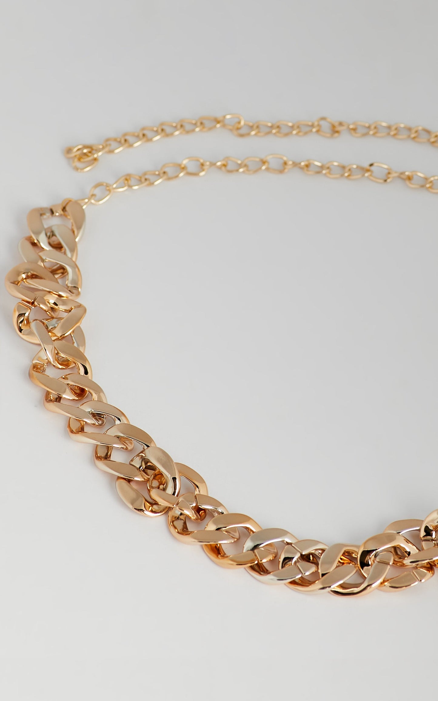 Lilyana Chain Belt in Gold