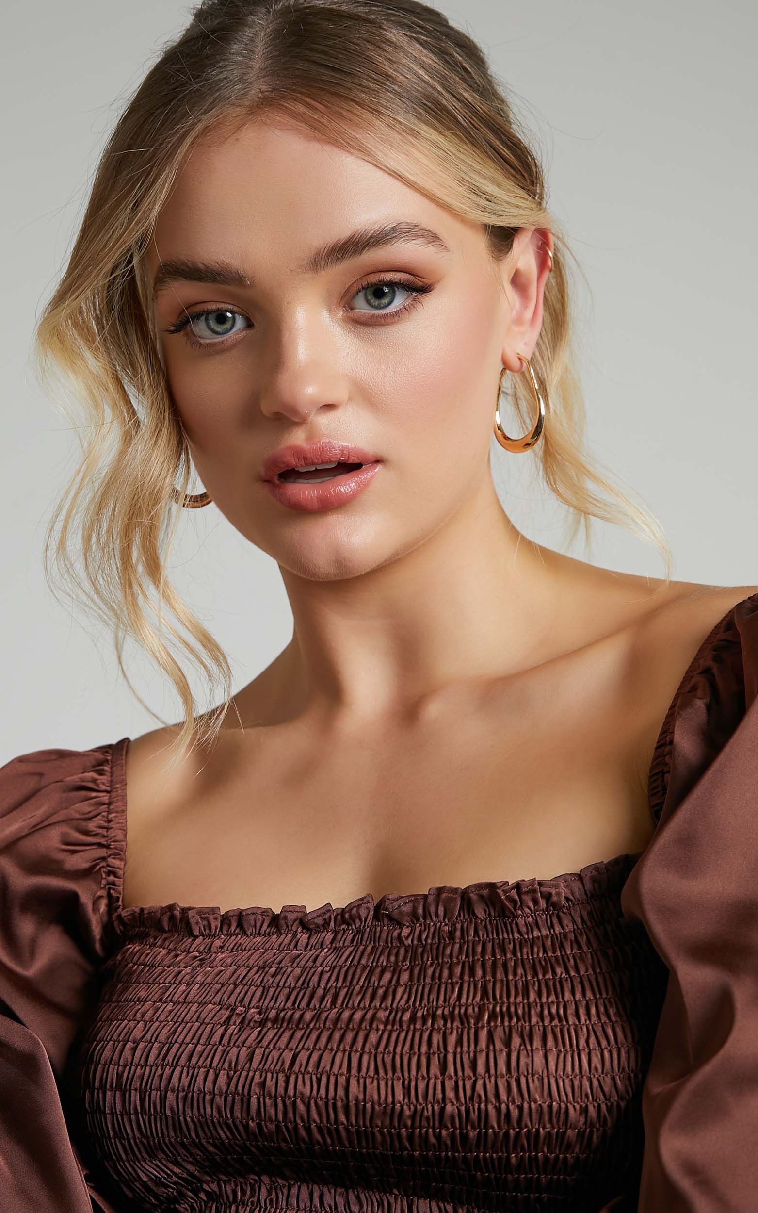 Tonya Earrings in Gold