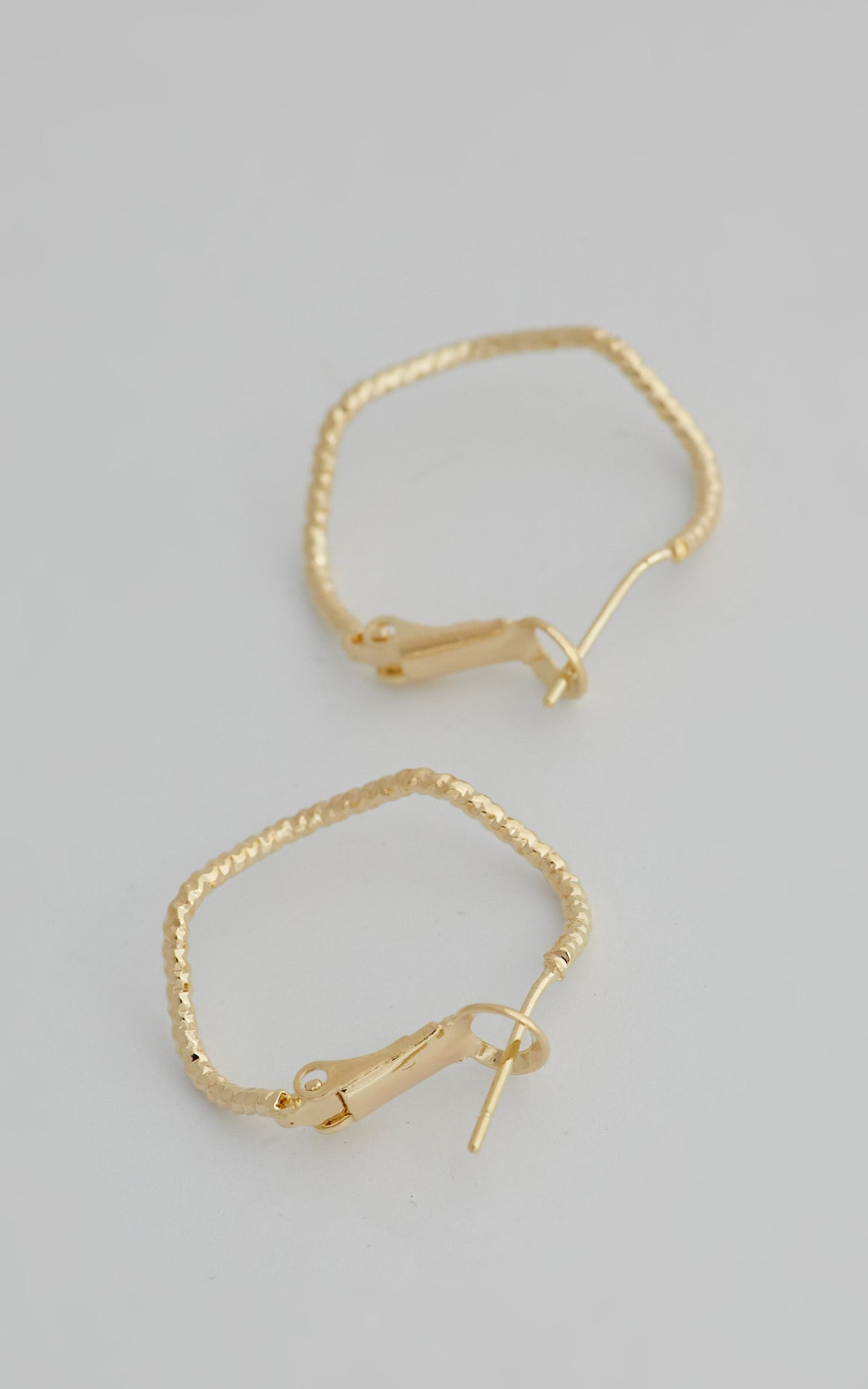 RELIQUIA - FINE SWIRL EARRINGS in Gold