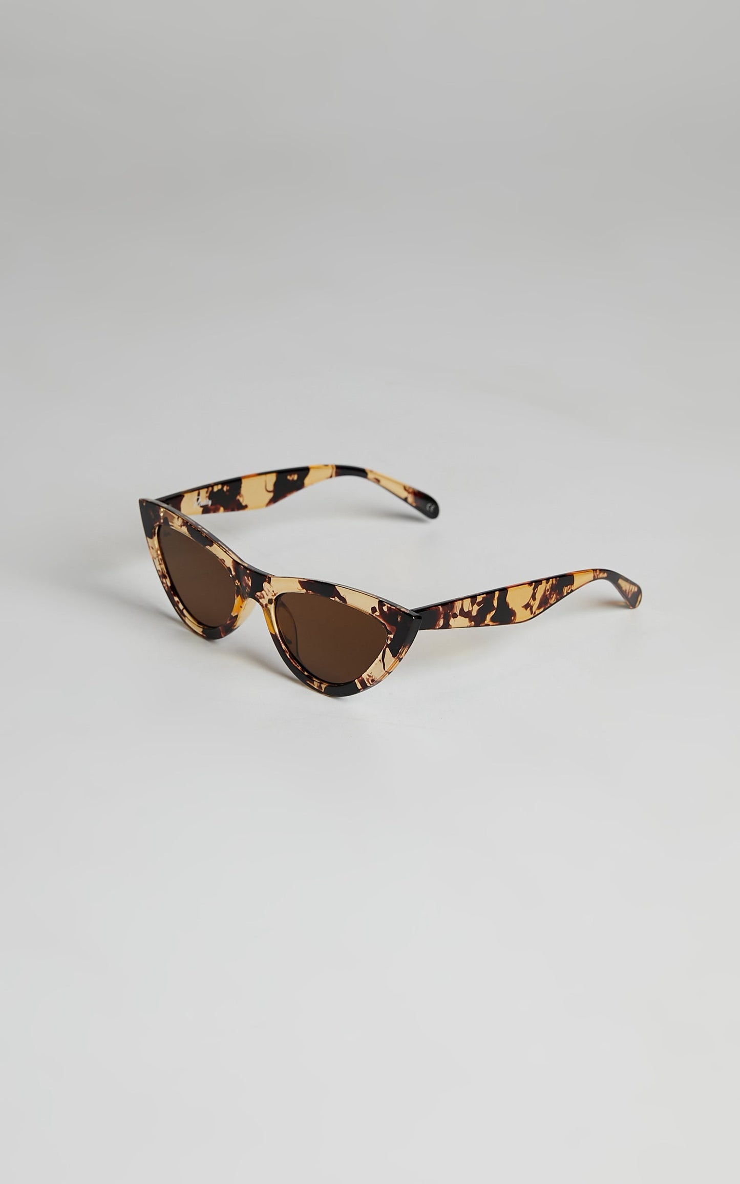 REALITY EYEWEAR - KISS KISS SUNGLASSES in Honey Turtle