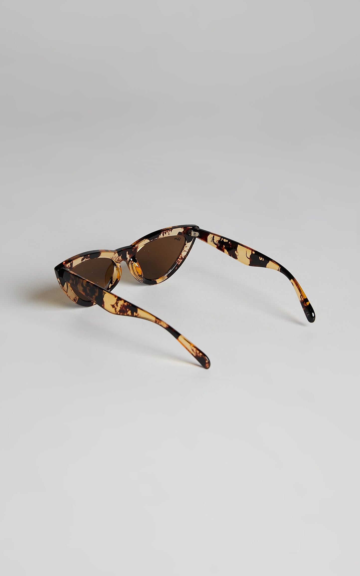 REALITY EYEWEAR - KISS KISS SUNGLASSES in Honey Turtle