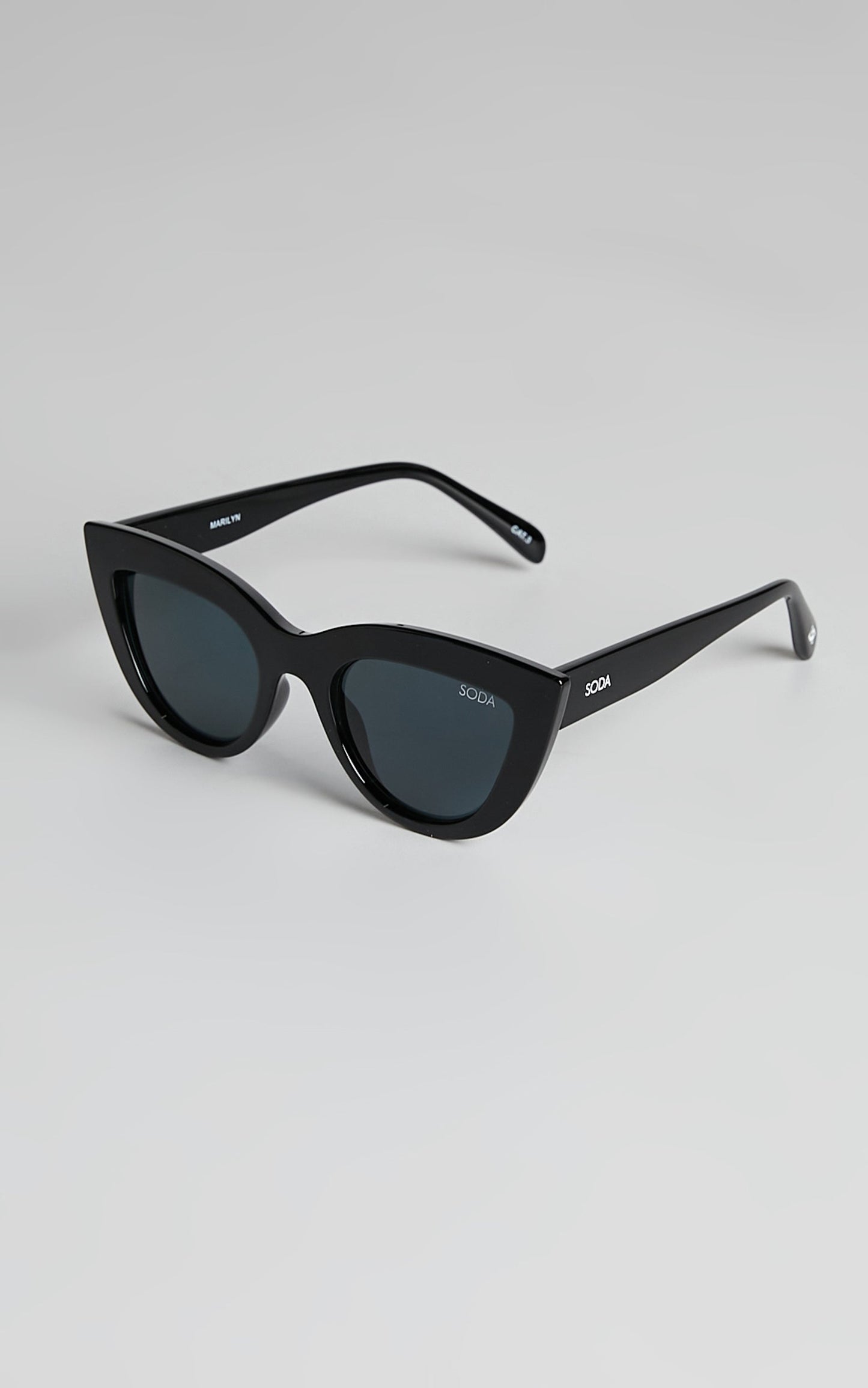 Soda Shades - Marilyn Sunglasses in Black