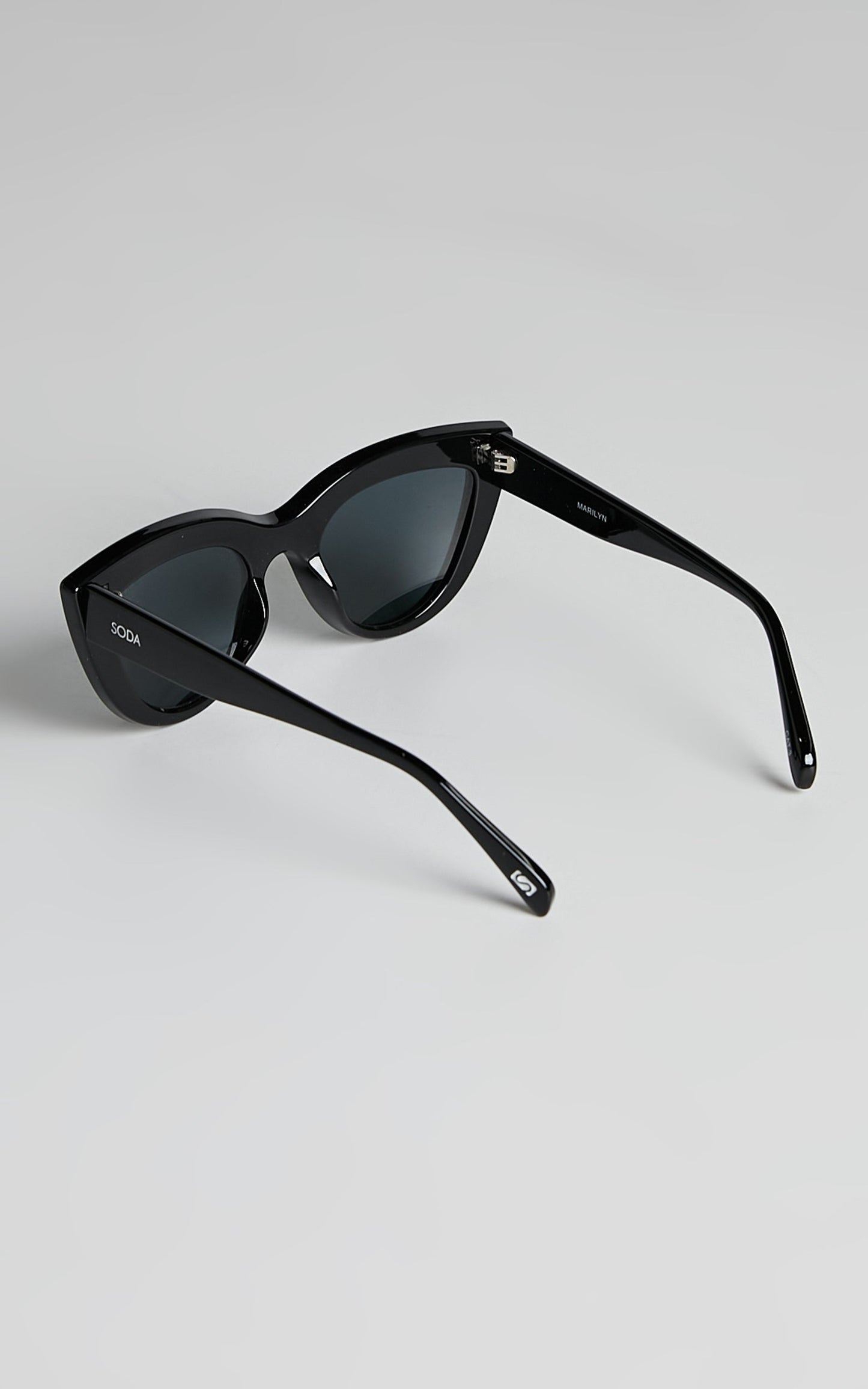Soda Shades - Marilyn Sunglasses in Black