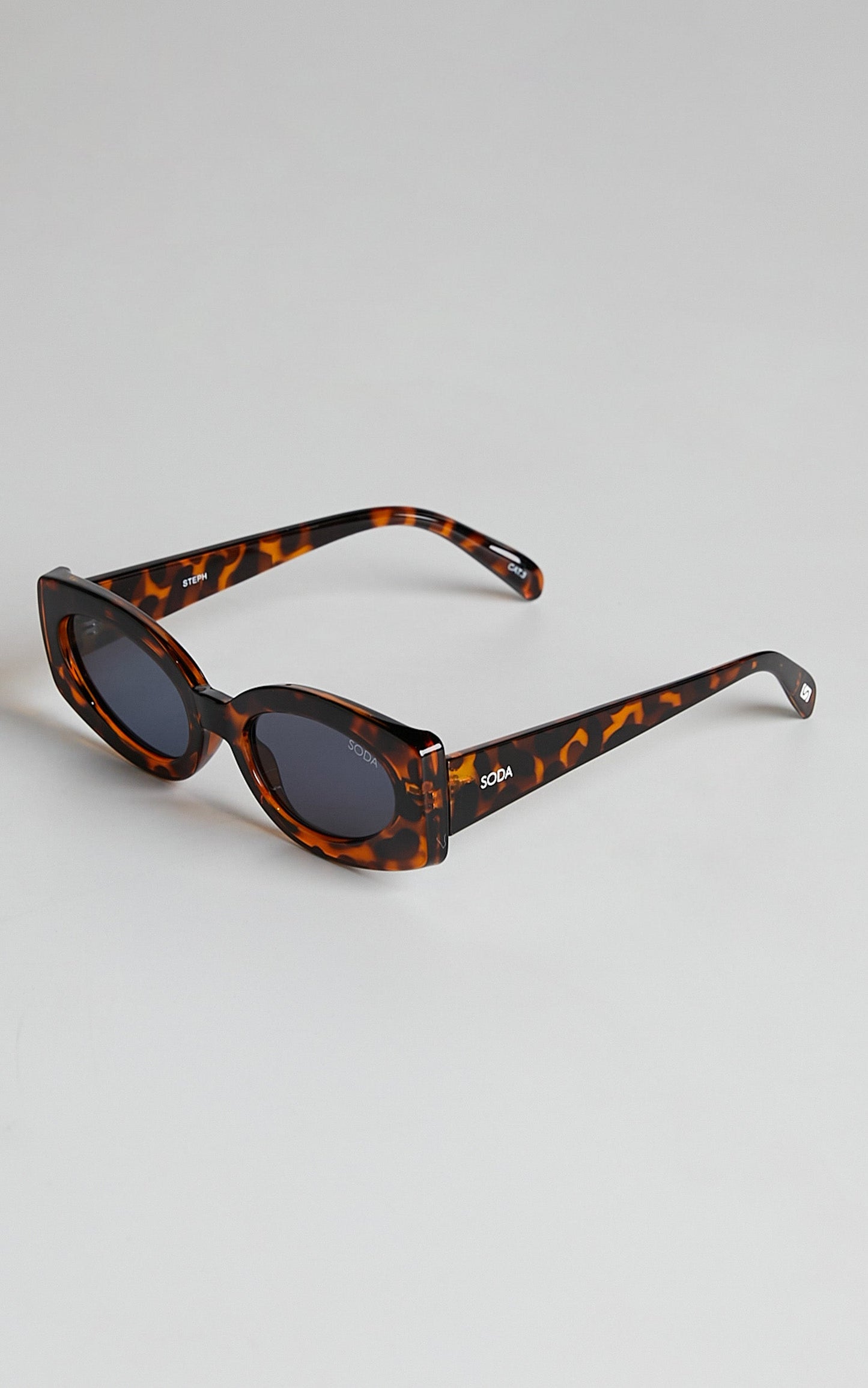 Soda Shades - Steph Sunglasses in Tort/Blue