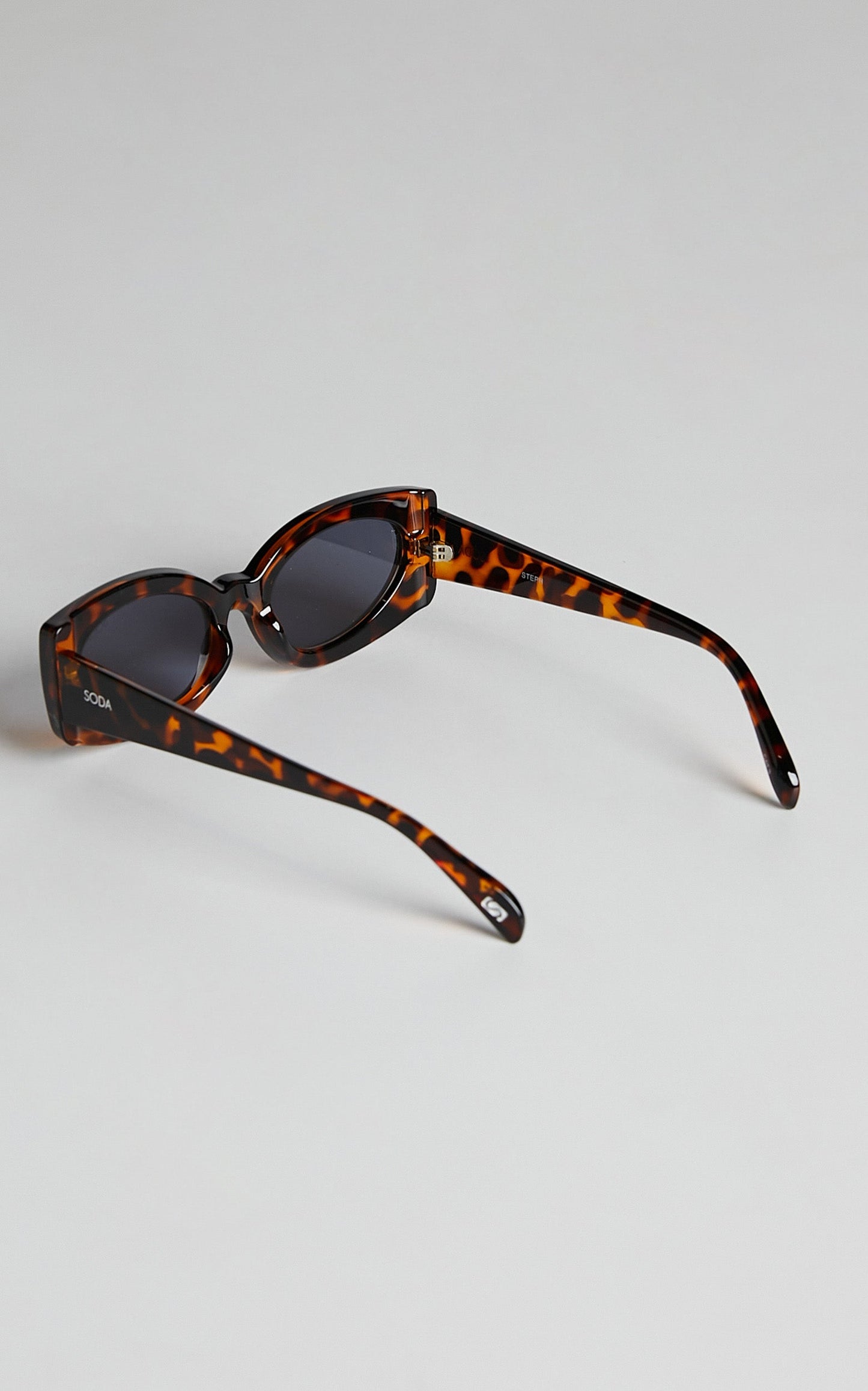 Soda Shades - Steph Sunglasses in Tort/Blue