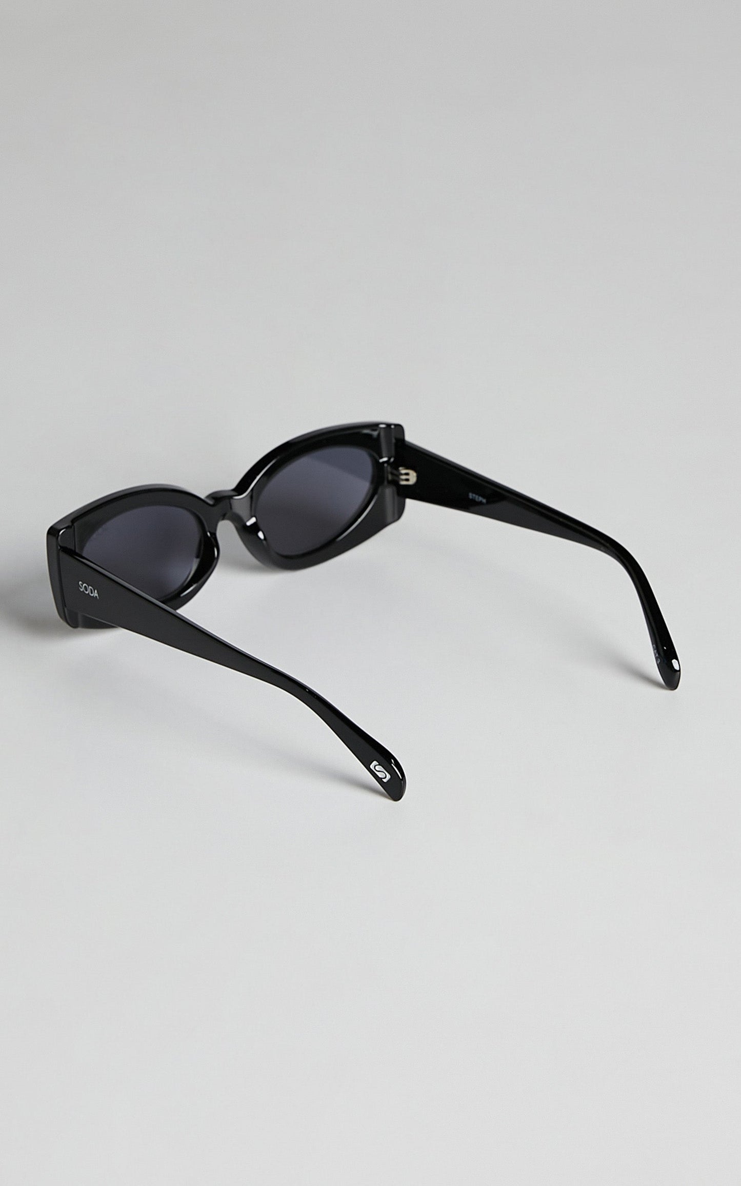 Soda Shades - Steph Sunglasses in Black