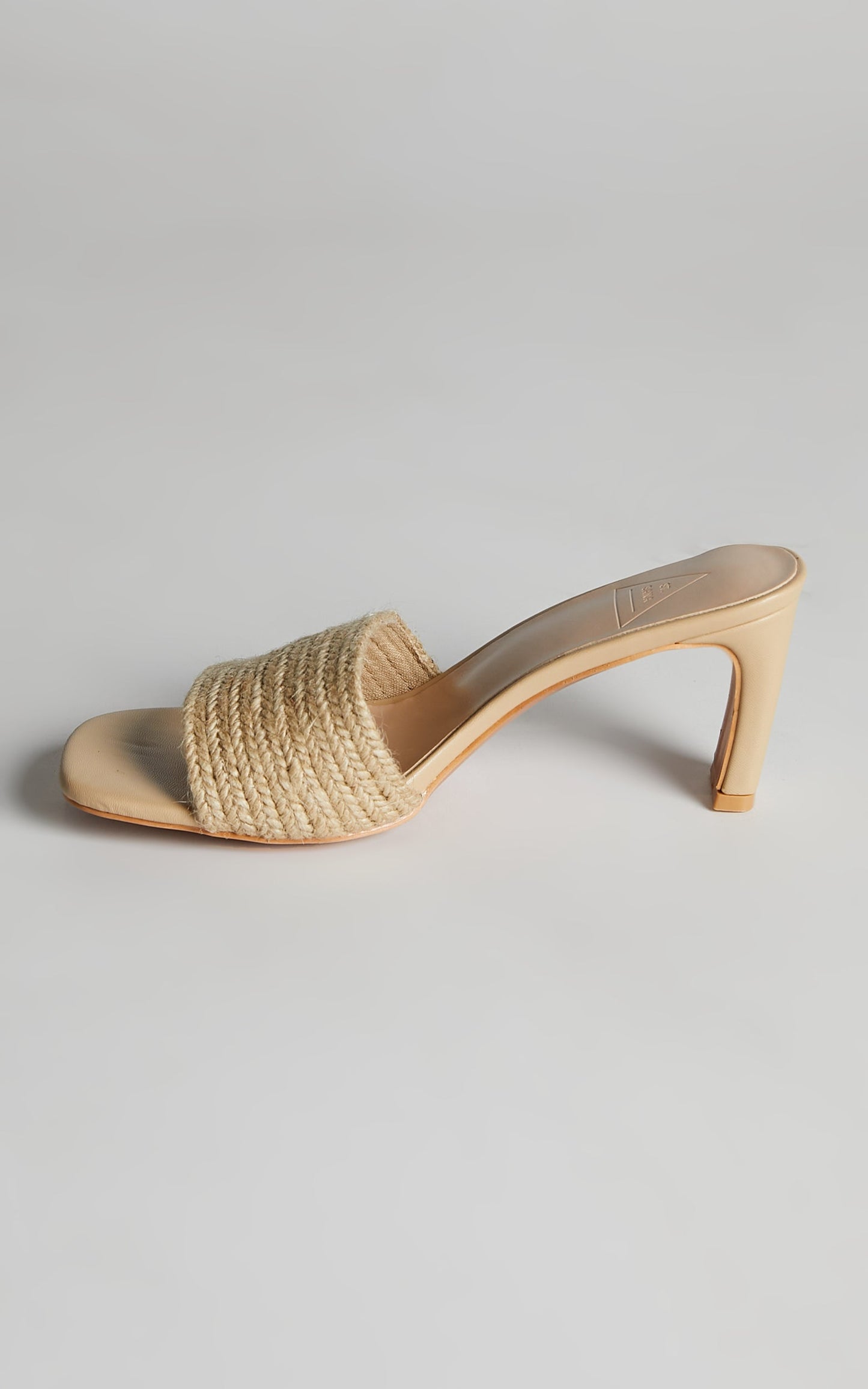 St Sana - Daphne Mules in Natural