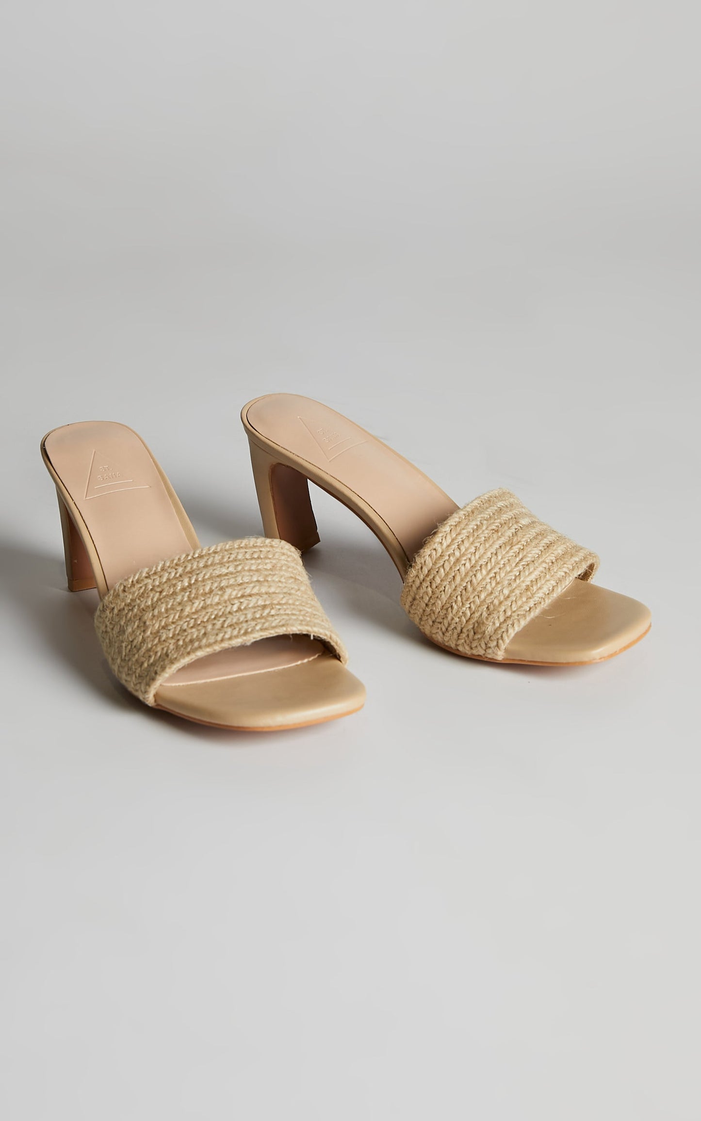 St Sana - Daphne Mules in Natural