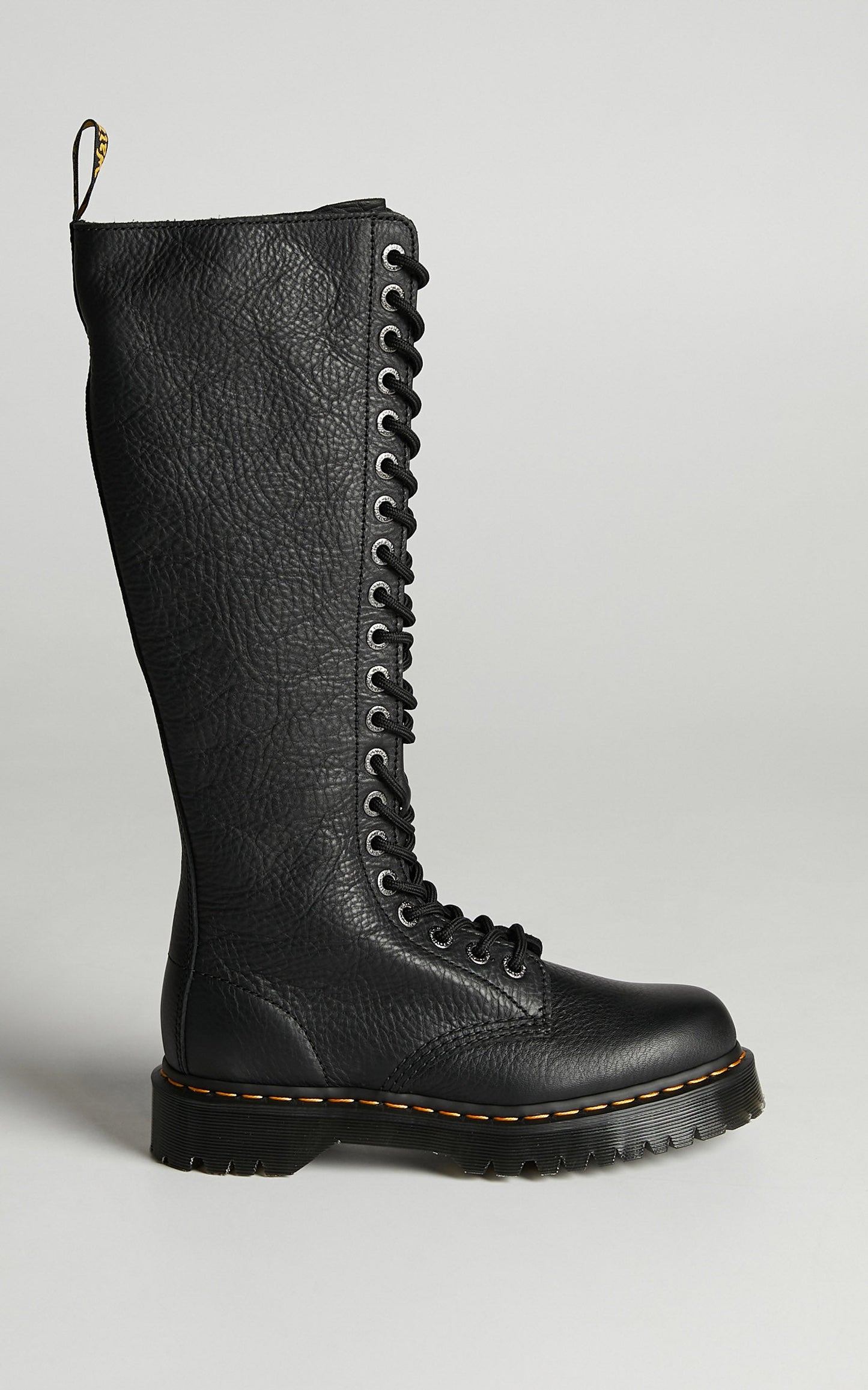 Dr. Martens - 1B60 Bex 20 Eye Zip Boot in Black Pisa