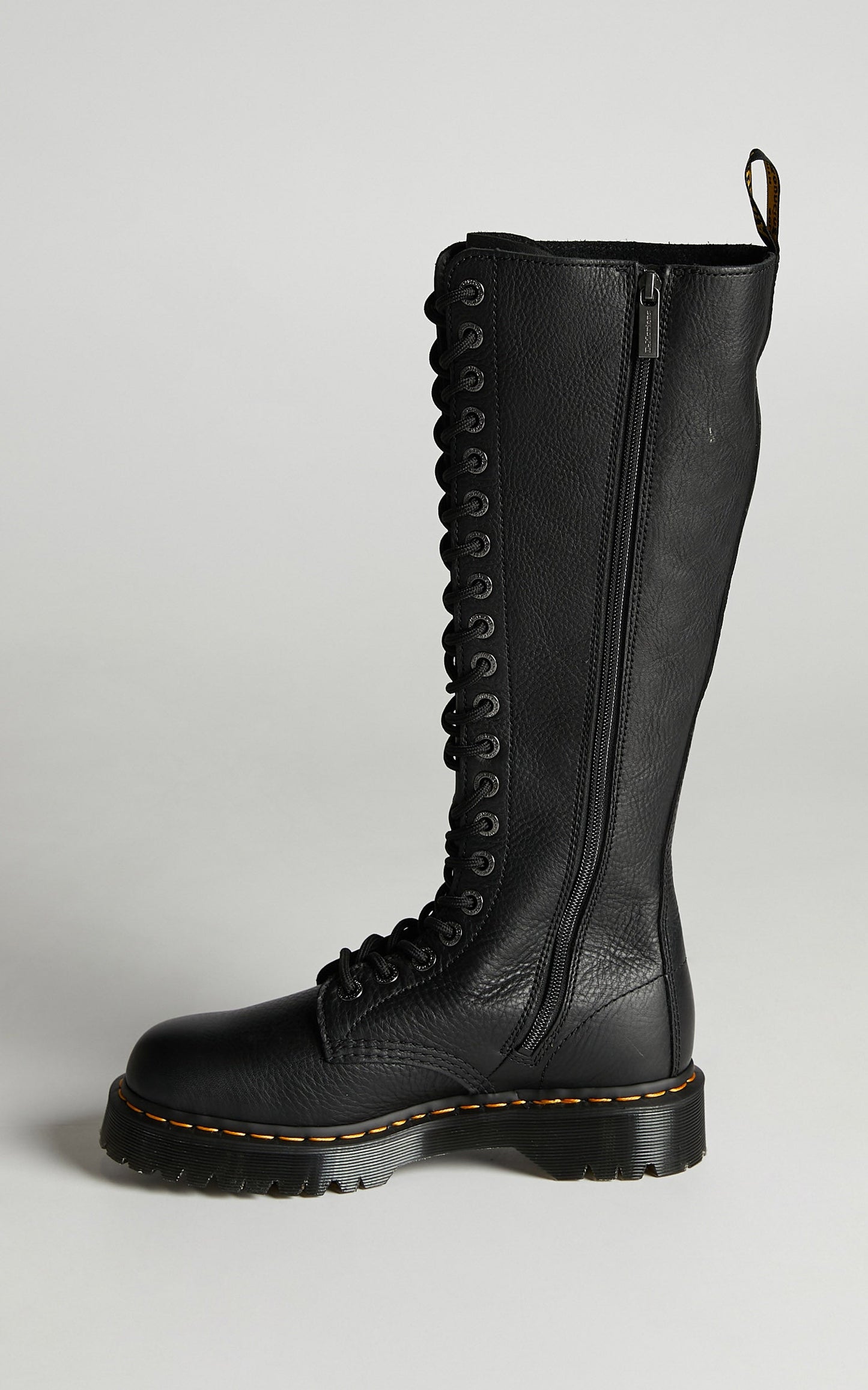 Dr. Martens - 1B60 Bex 20 Eye Zip Boot in Black Pisa