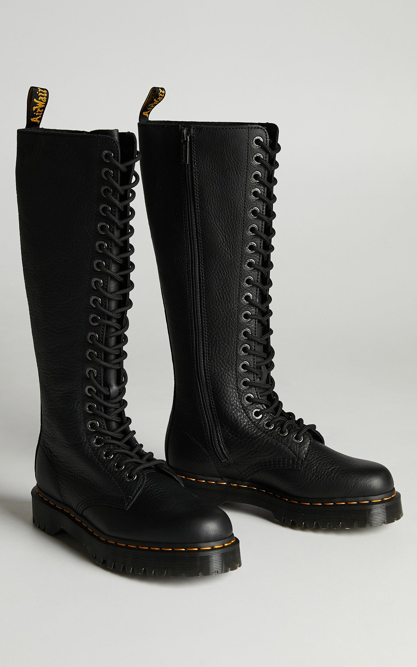 Dr. Martens - 1B60 Bex 20 Eye Zip Boot in Black Pisa