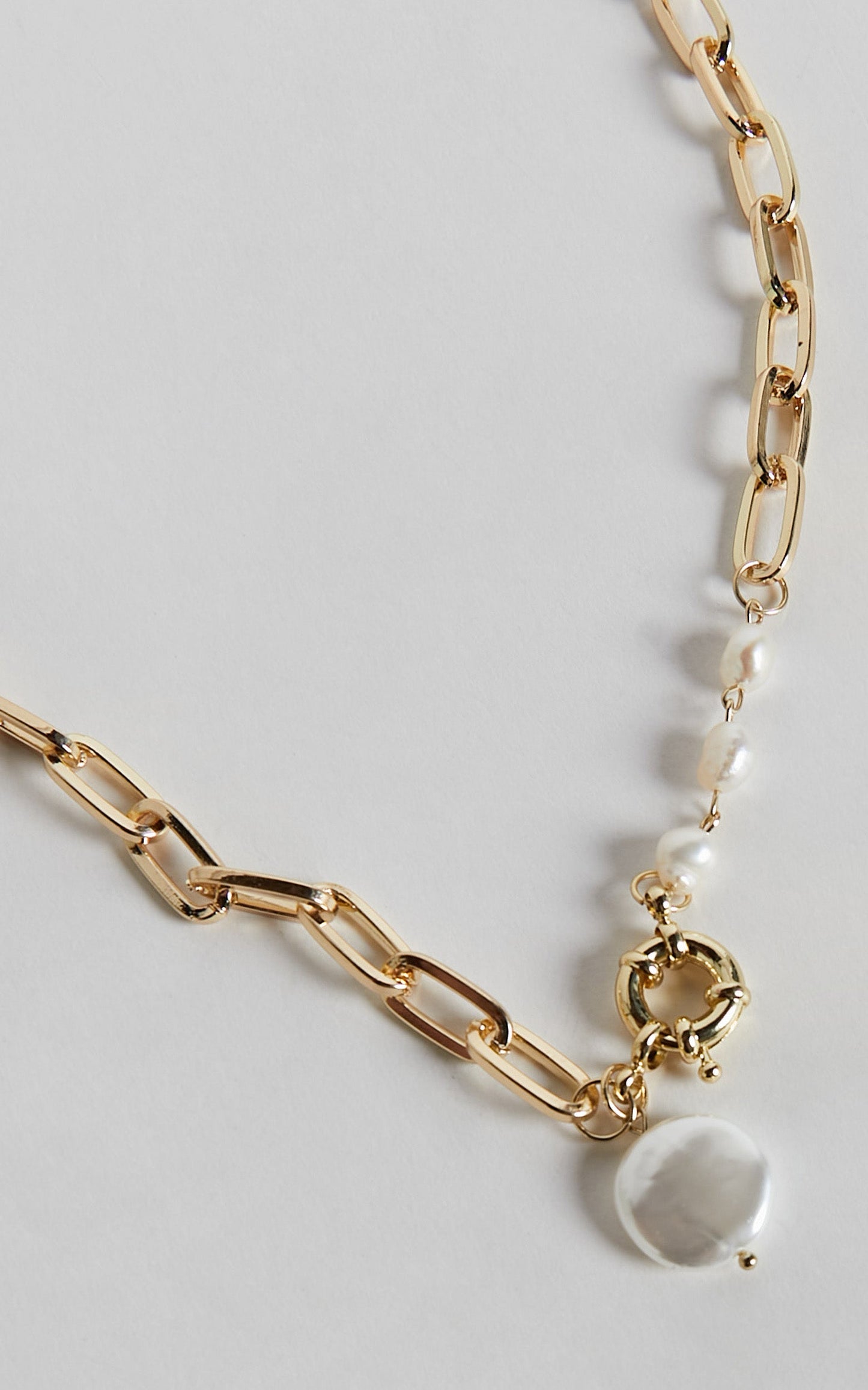 Inez Necklace - Pearl Pendant Necklace in Gold
