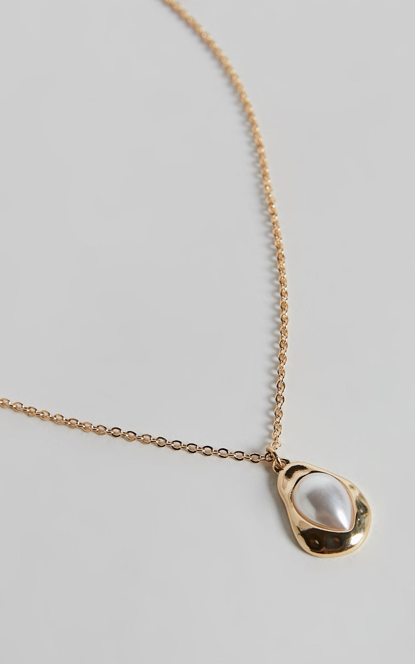 Addrielle Pendant Necklace in Gold
