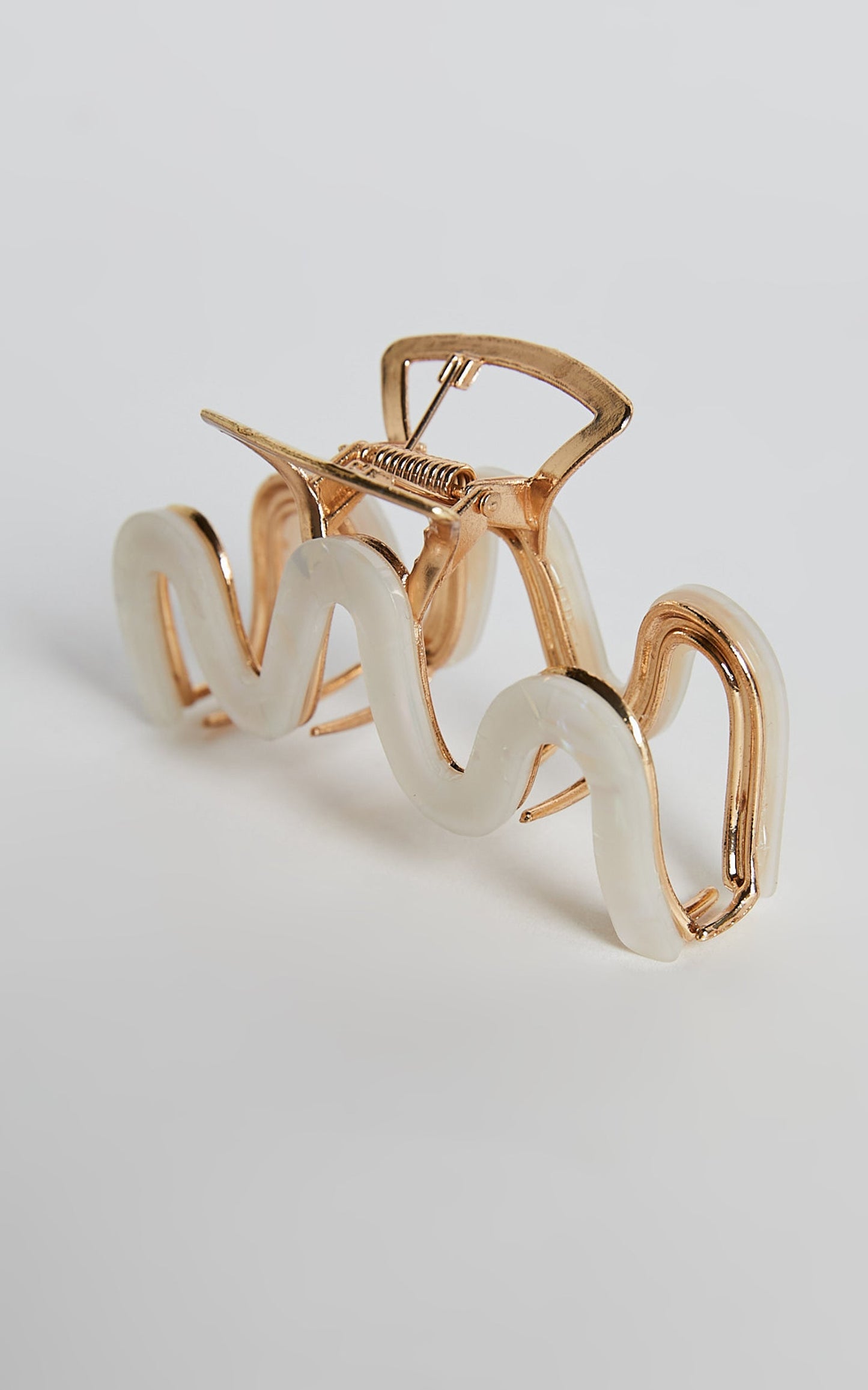 Lyrine Hair Clip in Pearl and Gold