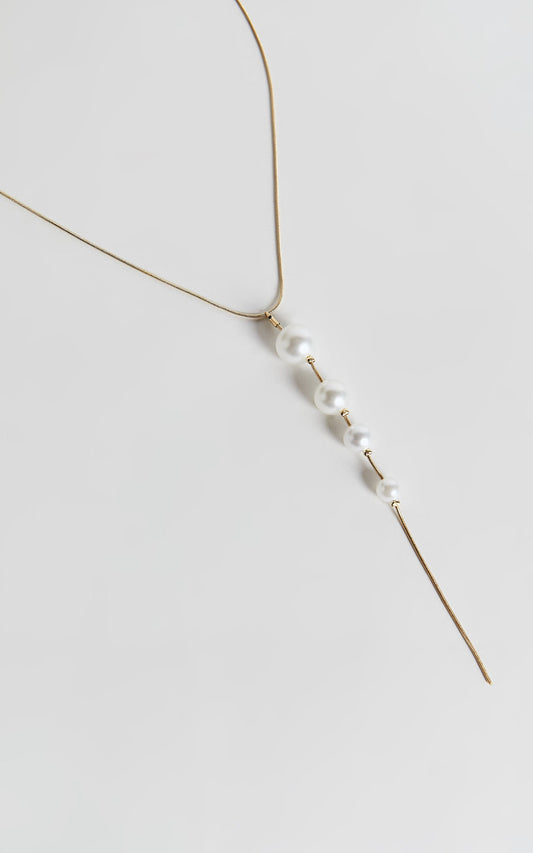 Carila Pearl Pendant Necklace in Gold